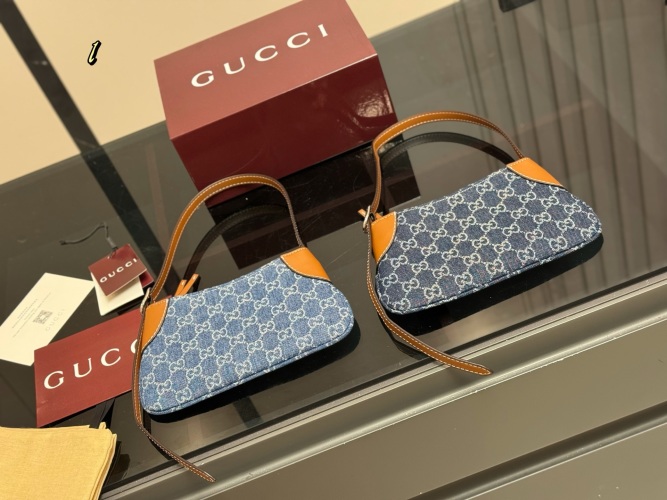 Gucci Mini Denim Jacquard Shoulder Bag, Stylish and Compact (22 x 12 cm) 1 Gucci Mini Denim Jacquard Shoulder Bag, Stylish and Compact (22 x 12 cm)