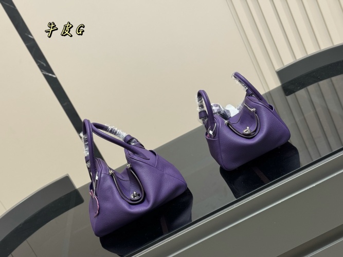 Hermes Lindy Bag: Premium Leather, Elegant Design, Available in Two Sizes 1 Hermes Lindy Bag: Premium Leather, Elegant Design, Available in Two Sizes