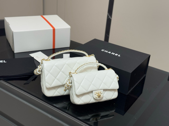 Chanel Quilted Leather Top Handle WOC Bag, Classy & Cute, 17 * 11cm 1 Chanel Quilted Leather Top Handle WOC Bag, Classy & Cute, 17 * 11cm