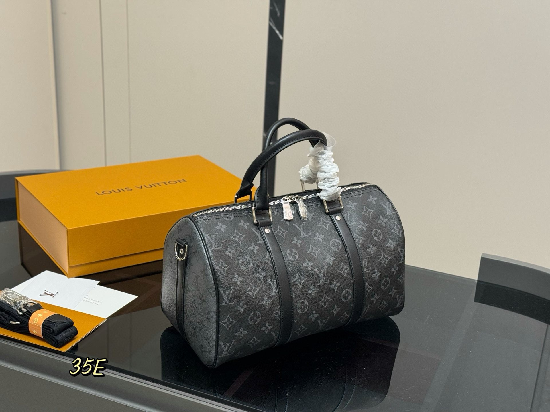 配盒 尺寸:35*22cm LV kee💰all 新品枕头包 原版配牛皮 简直长在我的心头. 男女同款 男盆友的新包