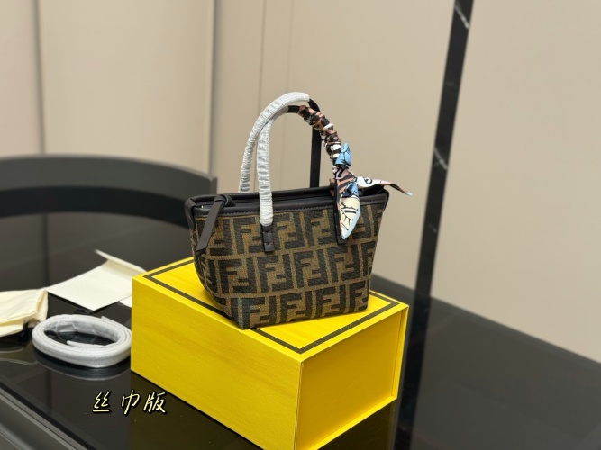 Fendi Basket Bag Lightweight and Stylish, Perfect for Any Occasion