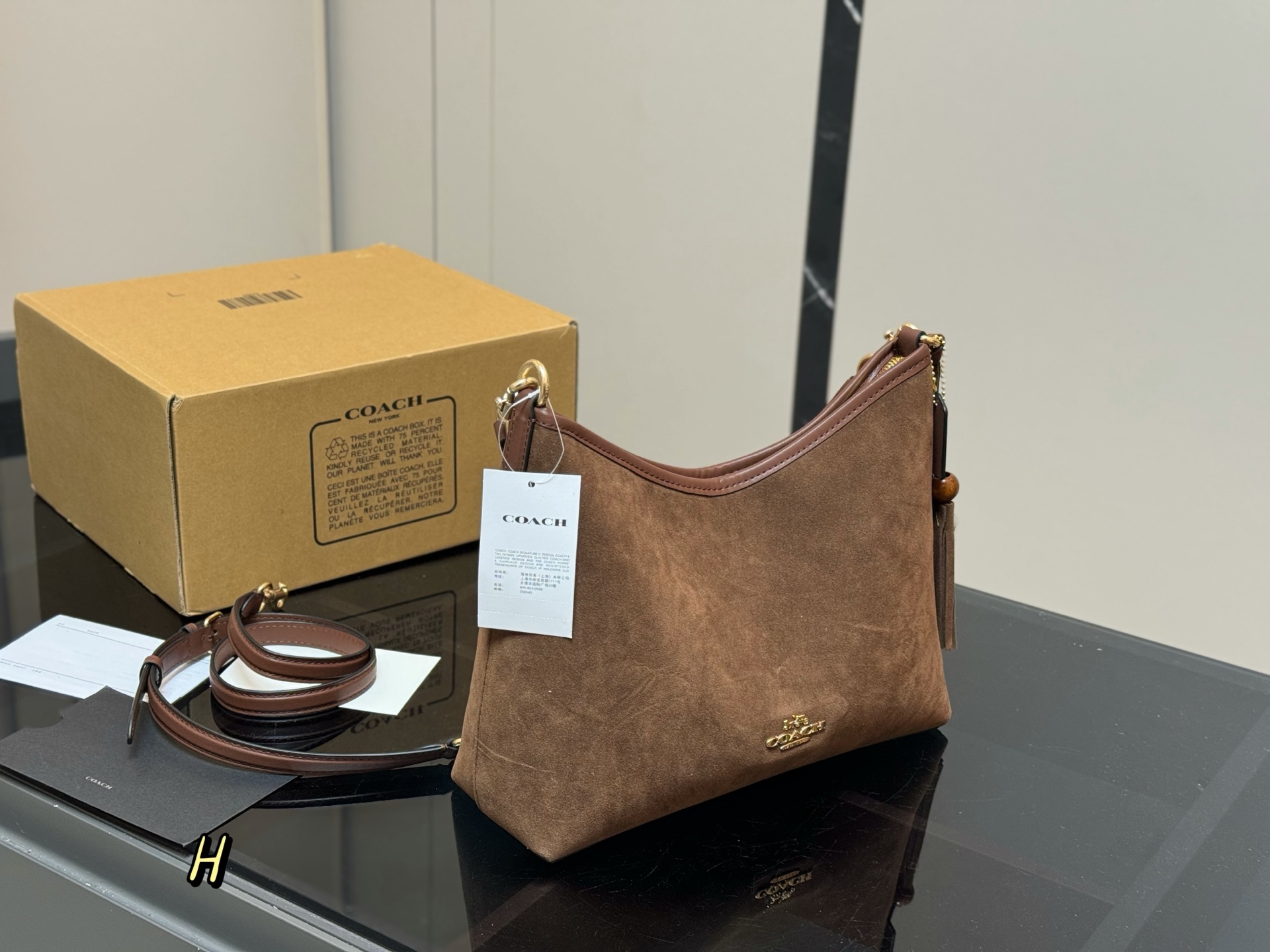 Tamaño de la caja: 31*23cm. El nuevo bolso Laurel de Coach es realmente hermoso. Bolso de axila hobo, con un …