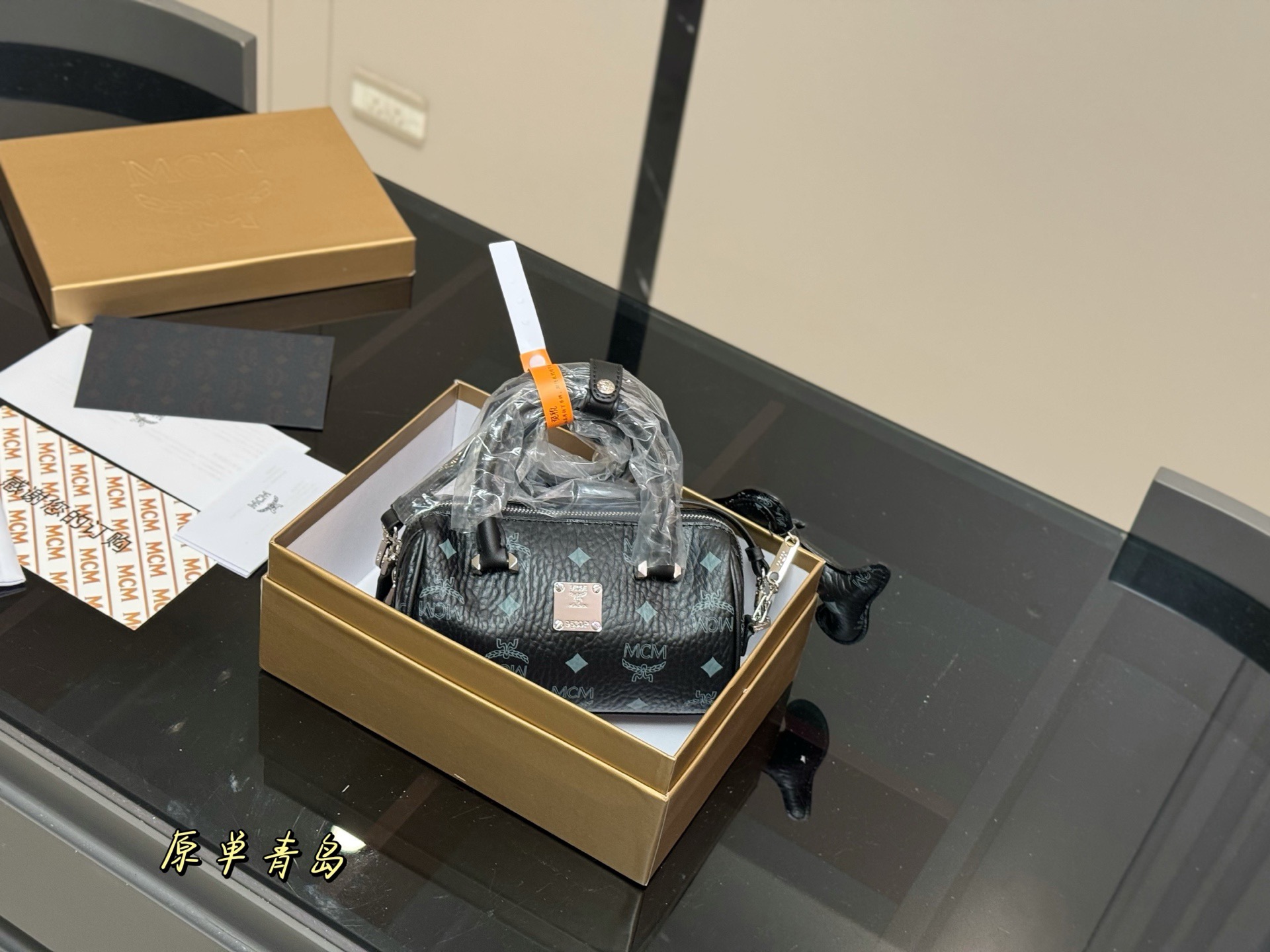 💰375 配盒
size:18*9.5cm
原单!青岛〰️
MCM mini波士顿枕头包
专柜对版五金 👏来咯
出入专柜无压力
⚠️赠送小狗配件