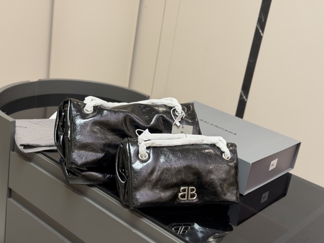 Balenciaga Monaco Series: Soft Leather Shoulder Bag, Stylish and Versatile 1 Balenciaga Monaco Series: Soft Leather Shoulder Bag, Stylish and Versatile