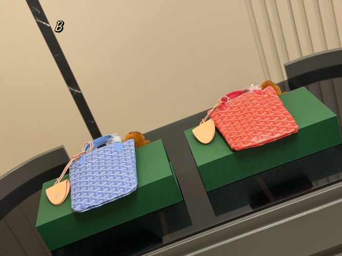 Goyard Double-Sided Shopping Bag | Stylish Tote, Perfect for All Seasons 1 Goyard Double-Sided Shopping Bag | Stylish Tote, Perfect for All Seasons