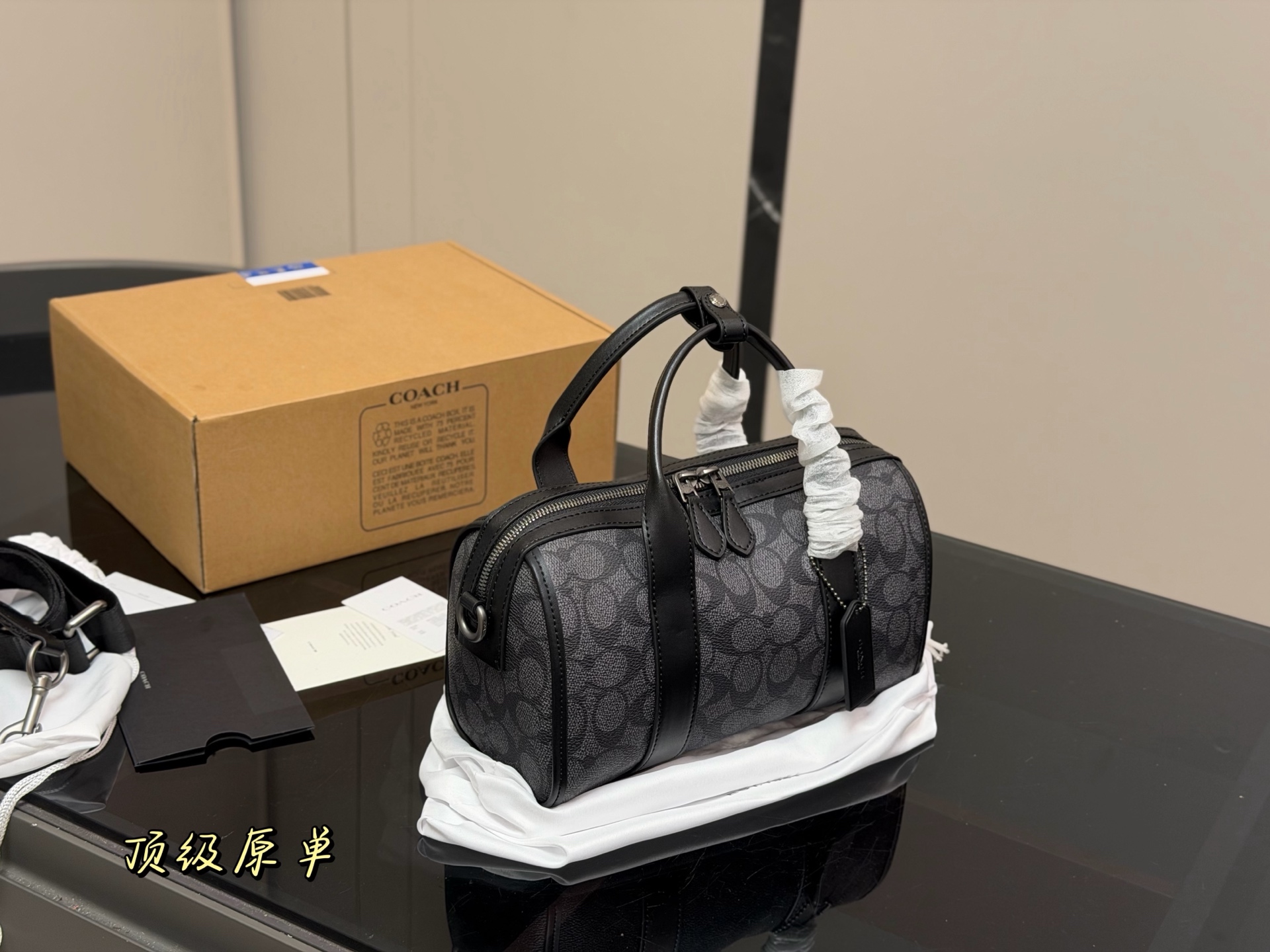 💰395 飞机盒

蔻驰coach gotham 黑花枕头包
具有独特的艺术气息
简单百搭 颜值高
日常出街首选
尺寸:25cm