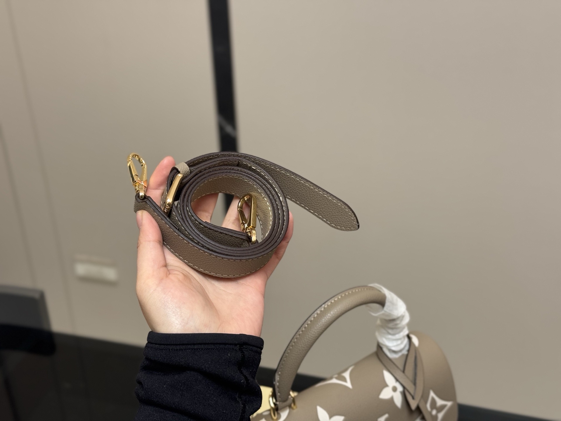 ❤️490包邮/原单代购级别配折叠盒

size：22*15cm
路易威登Lv madeleine bb
非常喜欢这种带手柄的包
拎起来很有感觉！
搜索🔍Lv