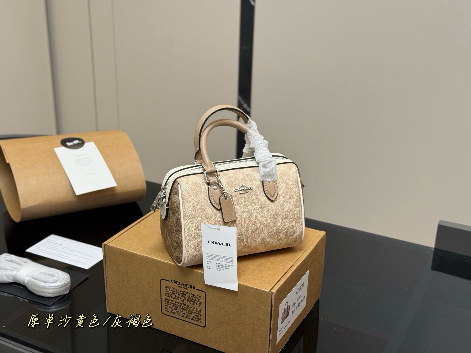 💰375 (全套包装)
size:18*12cm
蔻驰 迷你枕头包/新品
超级可爱的迷你波士顿
经典的小号的 Size
小小的身体,大大的容量!
渠道货很难得哦!
搜索🔍coach 枕头包