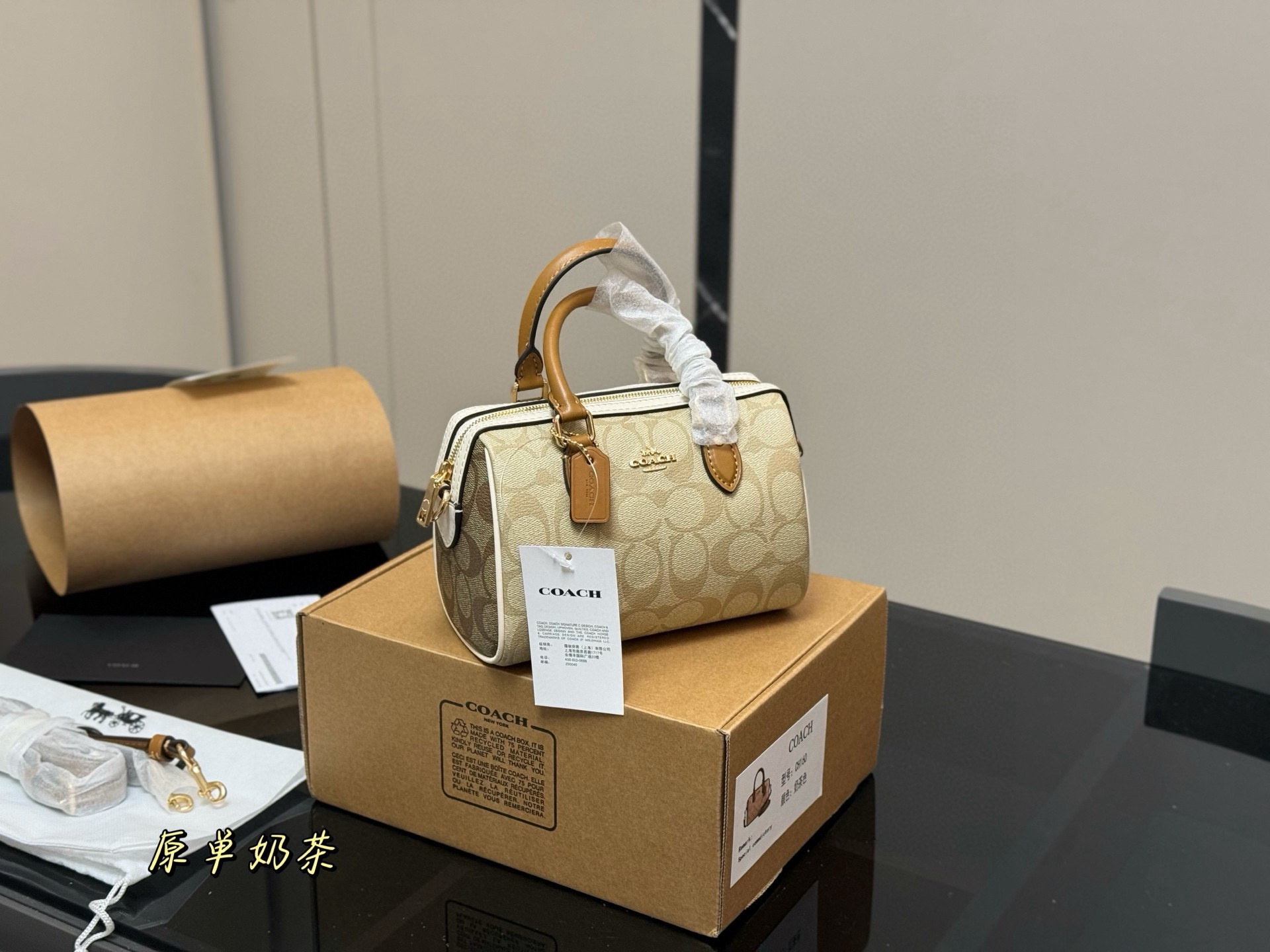 💰375 (全套包装)
size:18*12cm
蔻驰 迷你枕头包/新品
超级可爱的迷你波士顿
经典的小号的 Size
小小的身体,大大的容量!
渠道货很难得哦!
搜索🔍coach 枕头包