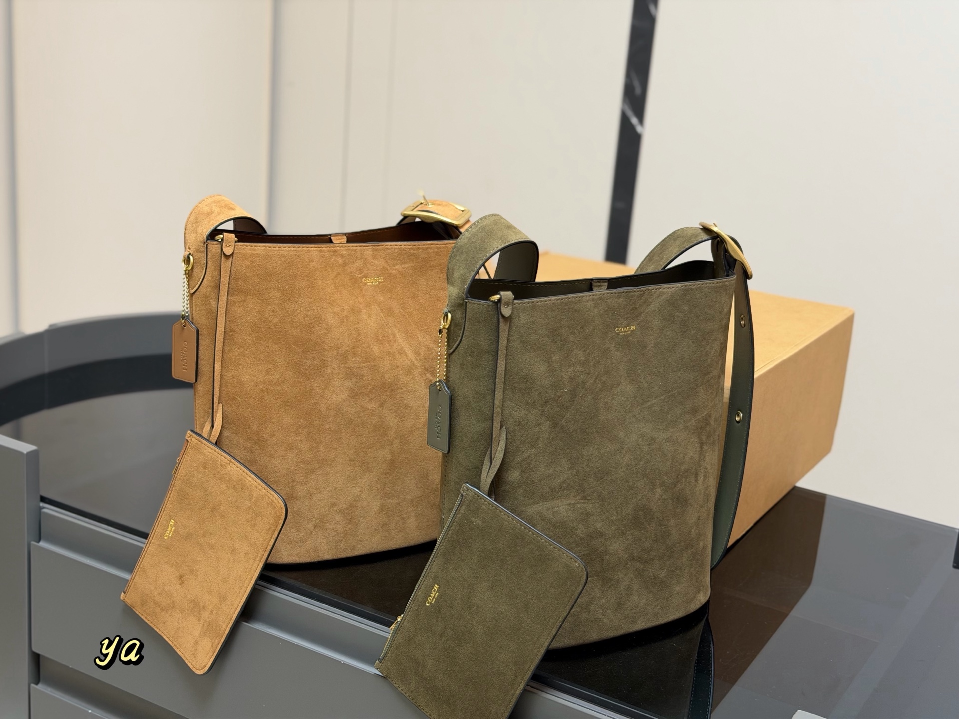 Con caja. Coach | ¿Quién puede resistirse a un bolso cubo tan bonito? ¡Estilo minimalista! Logo pequeño, todo cuero. ¡Y…