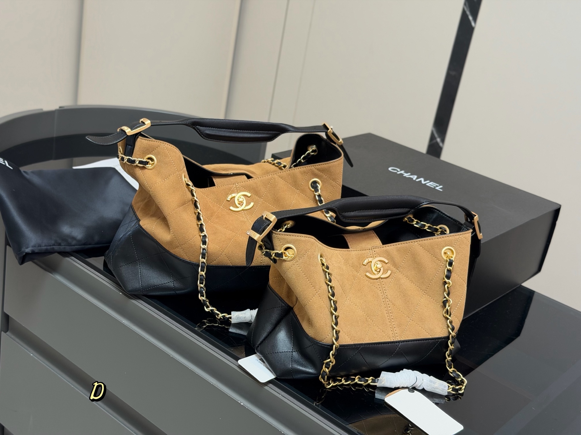 Chanel 25A Vertical Suede Tote Bag, Mela Style, Relaxed Fit, 28x34cm