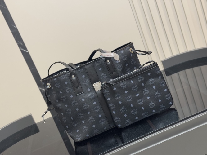 MCM Reversible Liz Shopper in Visetos with Pouch - Stylish and Versatile 1 MCM Reversible Liz Shopper in Visetos with Pouch - Stylish and Versatile