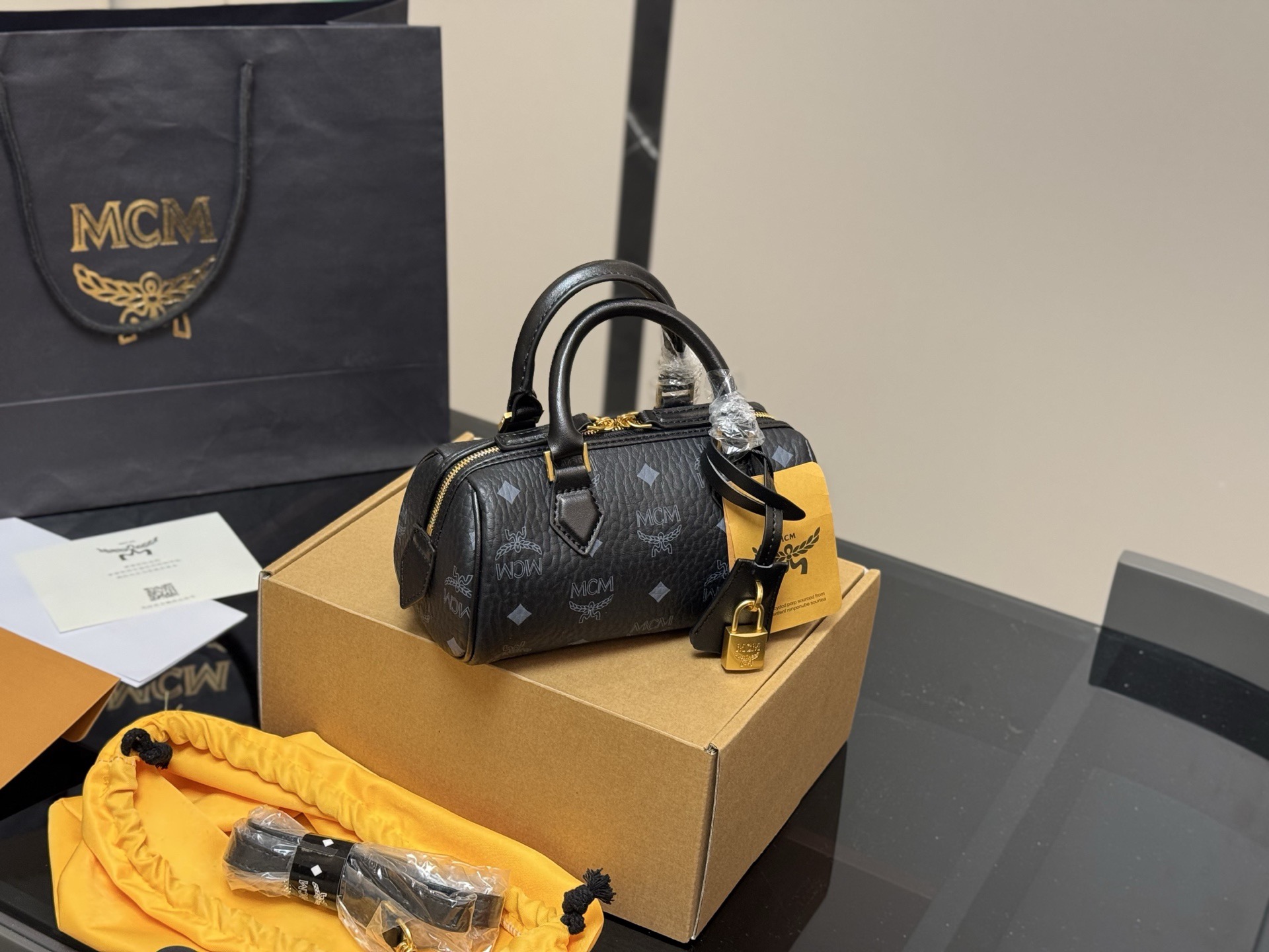 MCM Ella Pillow Bag, Fashionable and Practical, Street Style, Unisex - 18cm