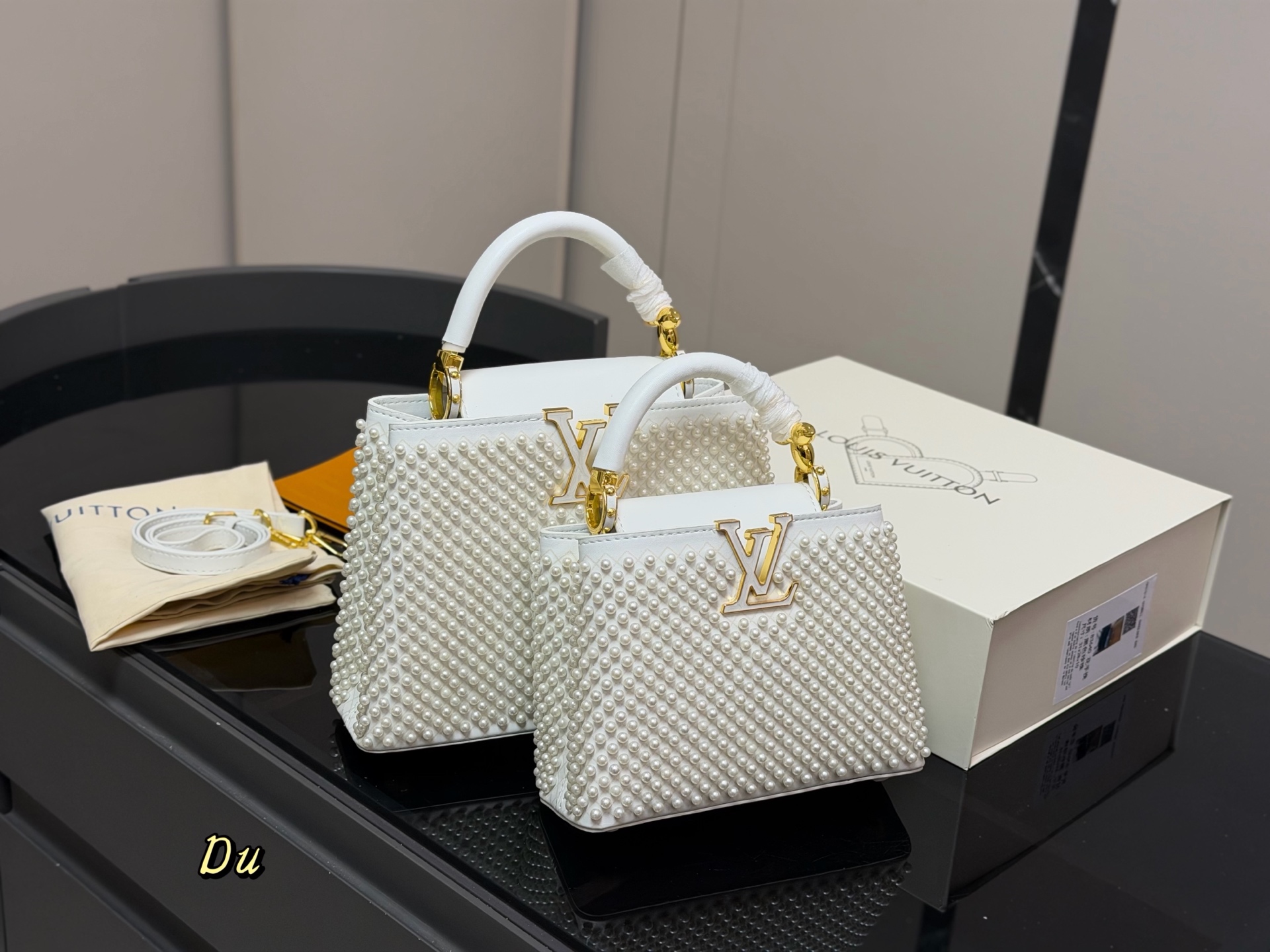 Luxury Lv Capucines White Pearl Handbag,Taurillon Leather, 21/27cm