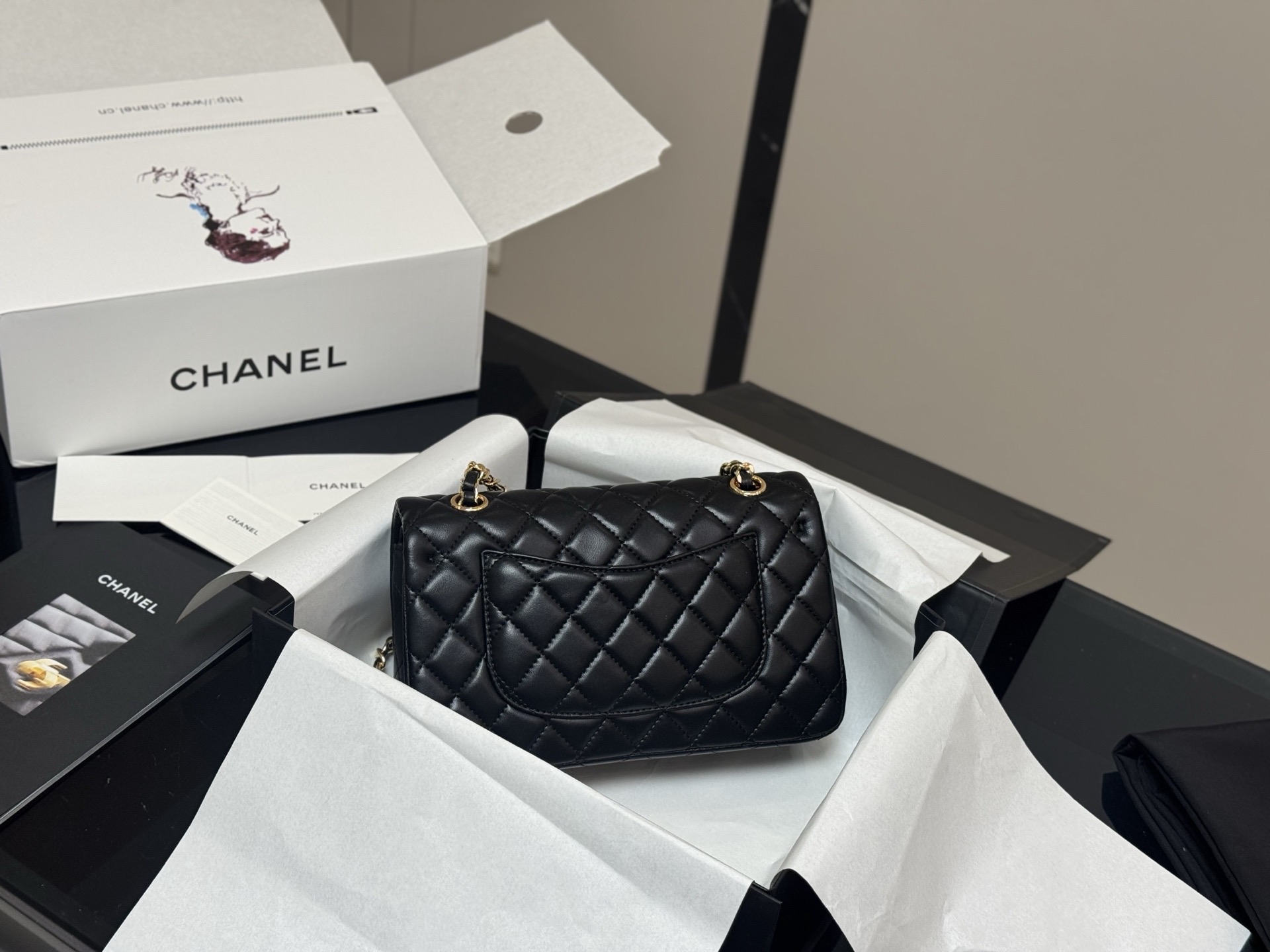 Elegante Bolso de Hombro Chanel CF de Piel de Cordero, 23 cm, Incluye Empaque 8 i1760657686564 8862 0 6