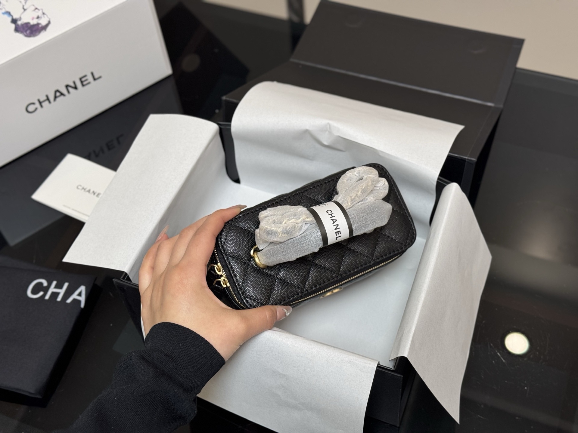 Elegante Bolso de Mano Chanel con Asa para Maquillaje y Estilo, 17.11cm 4 i1760657873185 1548 0 2