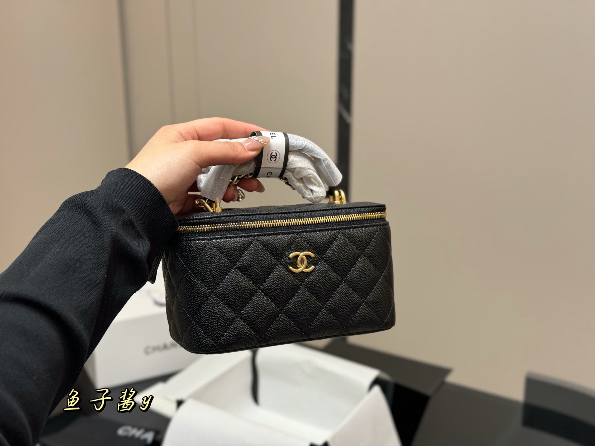 Elegante Bolso de Mano Chanel con Asa para Maquillaje y Estilo, 17.11cm 10 i1760657873985 1113 0 8