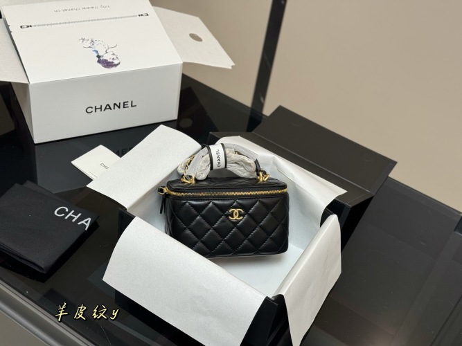 Chanel Handle Small Box, 17*11cm, Sheepskin Pattern, for Daily Use and Makeup 1 Chanel Handle Small Box, 17*11cm, Sheepskin Pattern, for Daily Use and Makeup