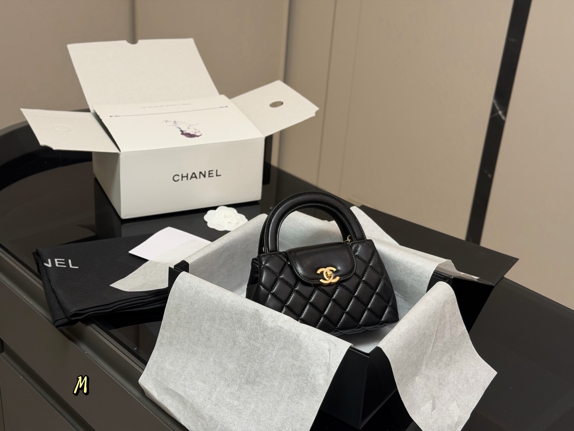 Chanel 23K Kelly Bag: Luxurious Lambskin, Compact Size (20*12cm)