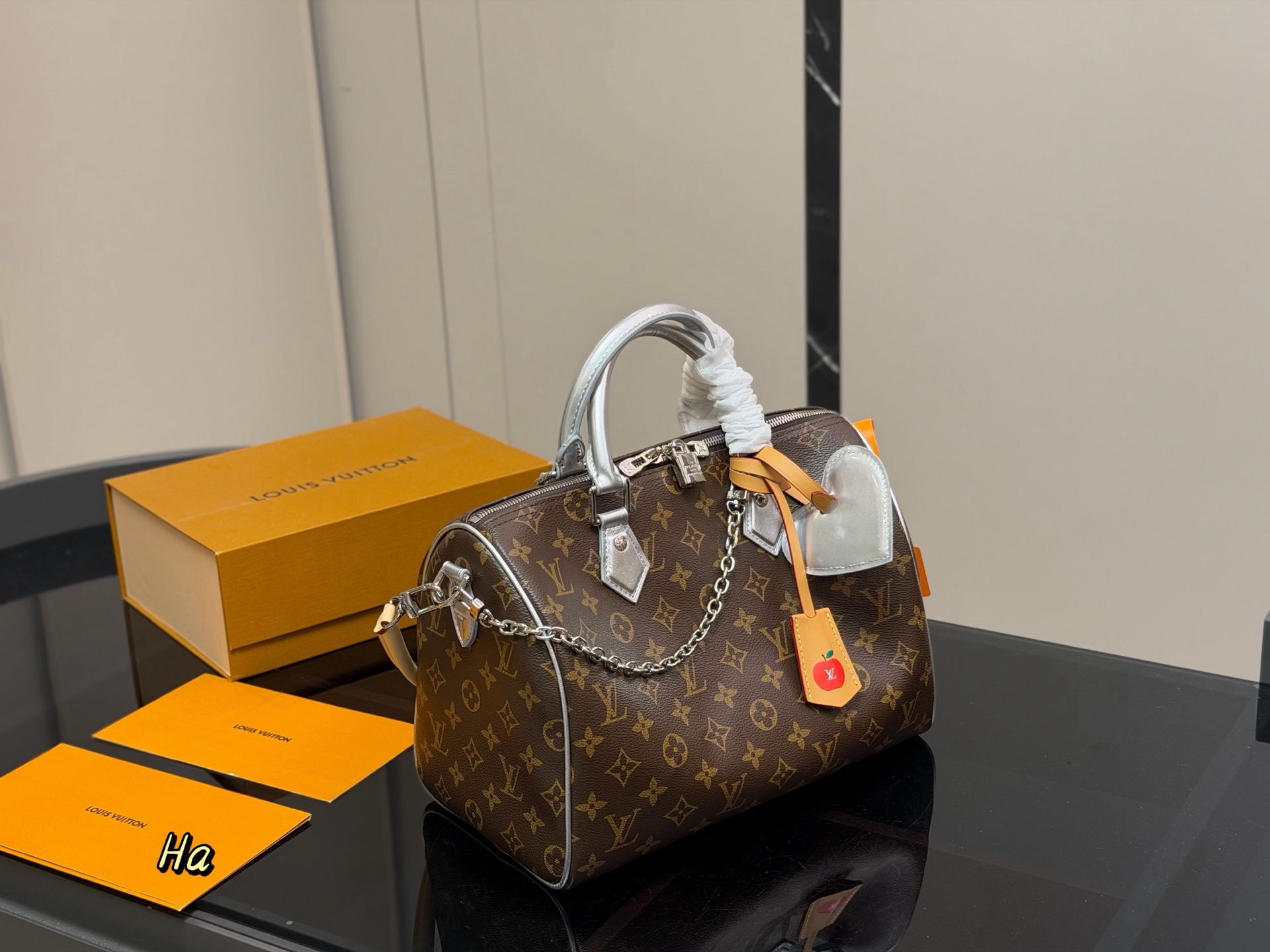 无盒 尺寸:30cm LV kee💰all 新品枕头包 原版配牛皮 简直长在我的心头. 男女同款 男盆友的新包