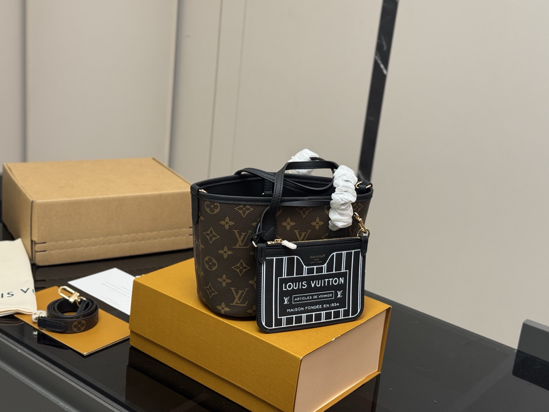 Louis Vuitton Neverfull BB Shopping Bag, 20.17cm, Classic Design