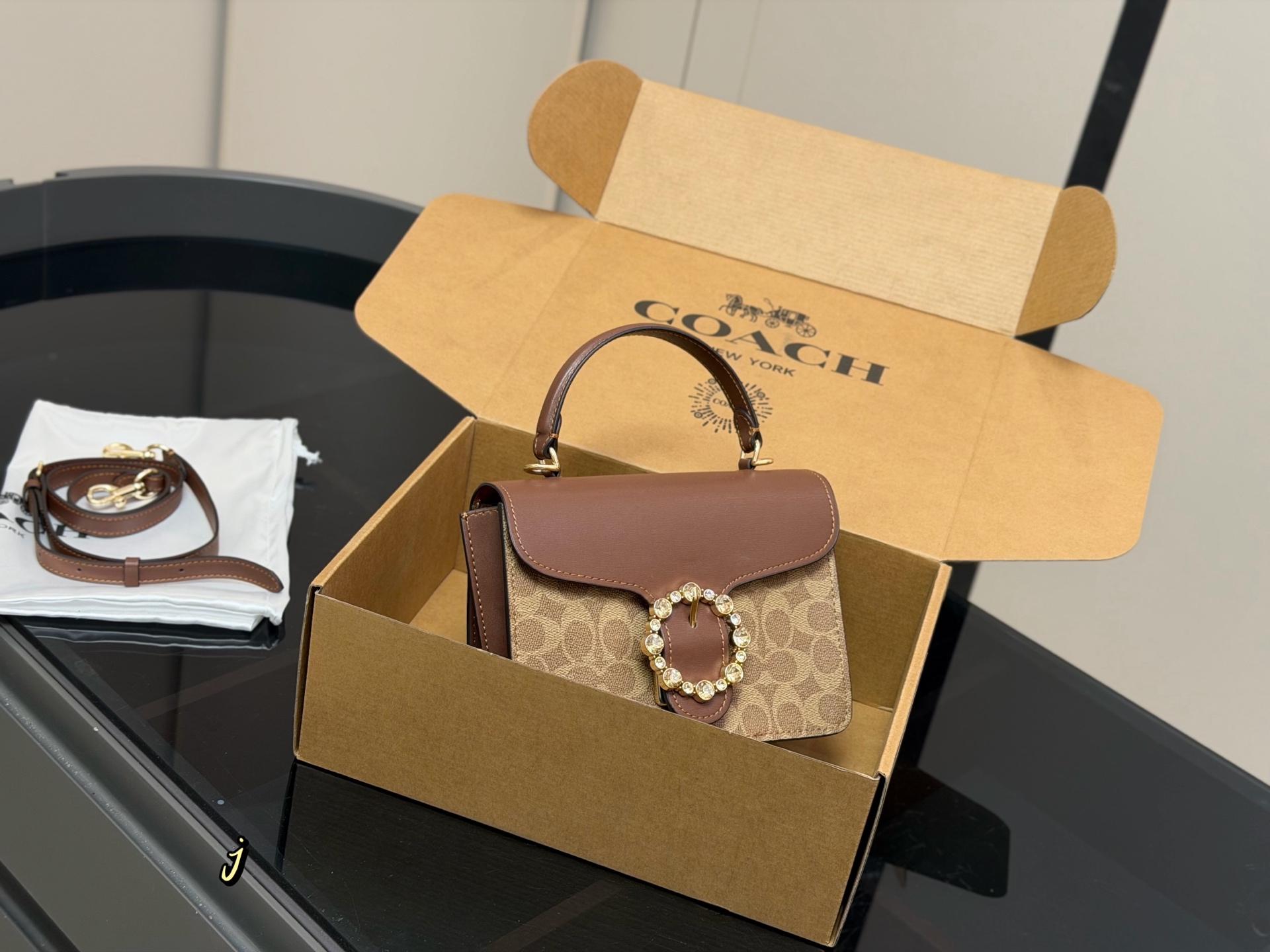 Con caja Nuevo modelo Courtney Bolso cuadrado con cierre de cristal. ¡La belleza de Coach es demasiado alta! Caramelo e…