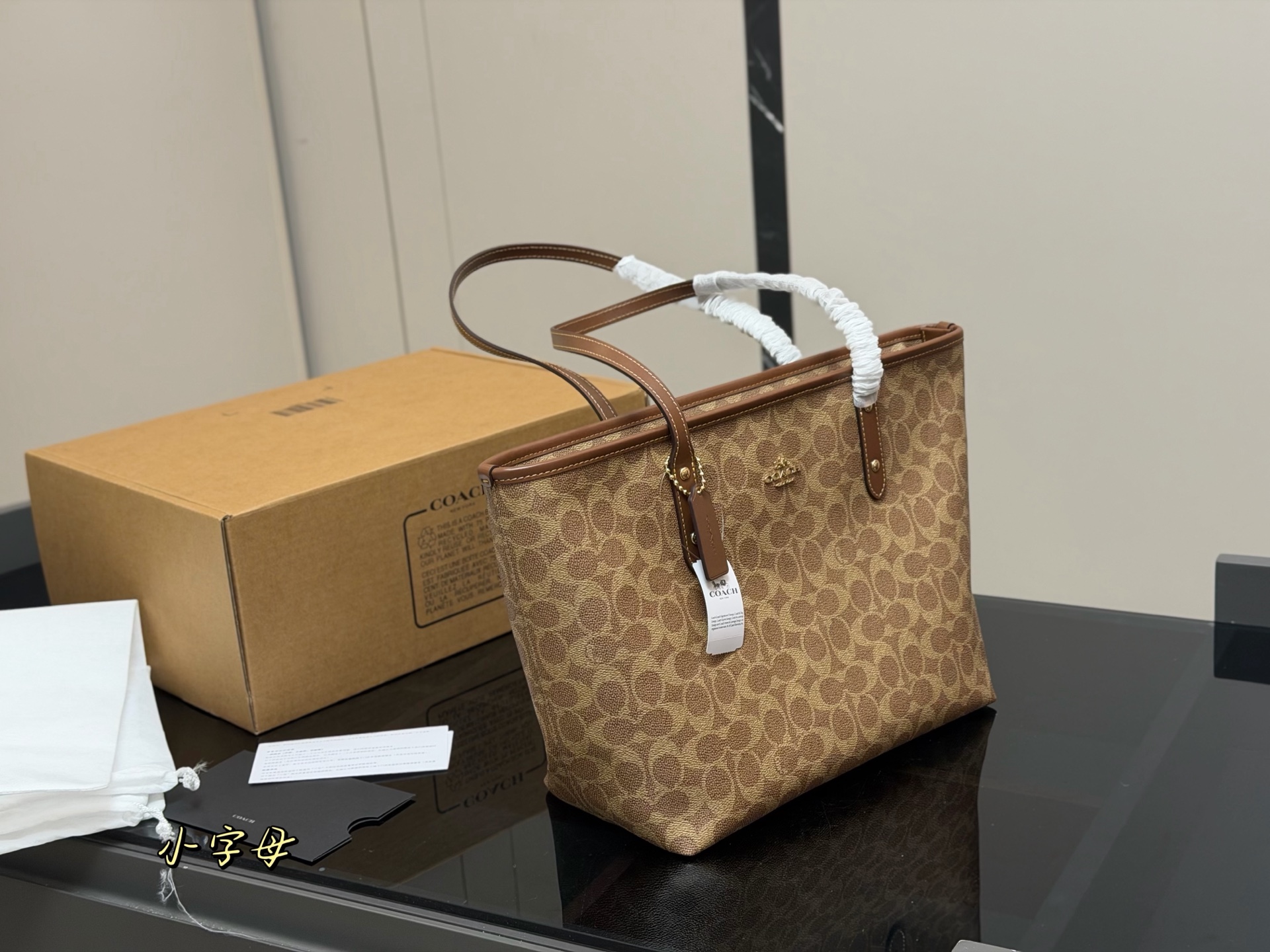 ¥385 配飞机盒(拉链款复刻版)
size:底宽30上宽40*高35
蔻驰单面拉链款托特包/购物袋
大爆款 分分钟断货!
搭配不同衣服 city30
一年四季都可以用!
搜索🔍coach 购物袋