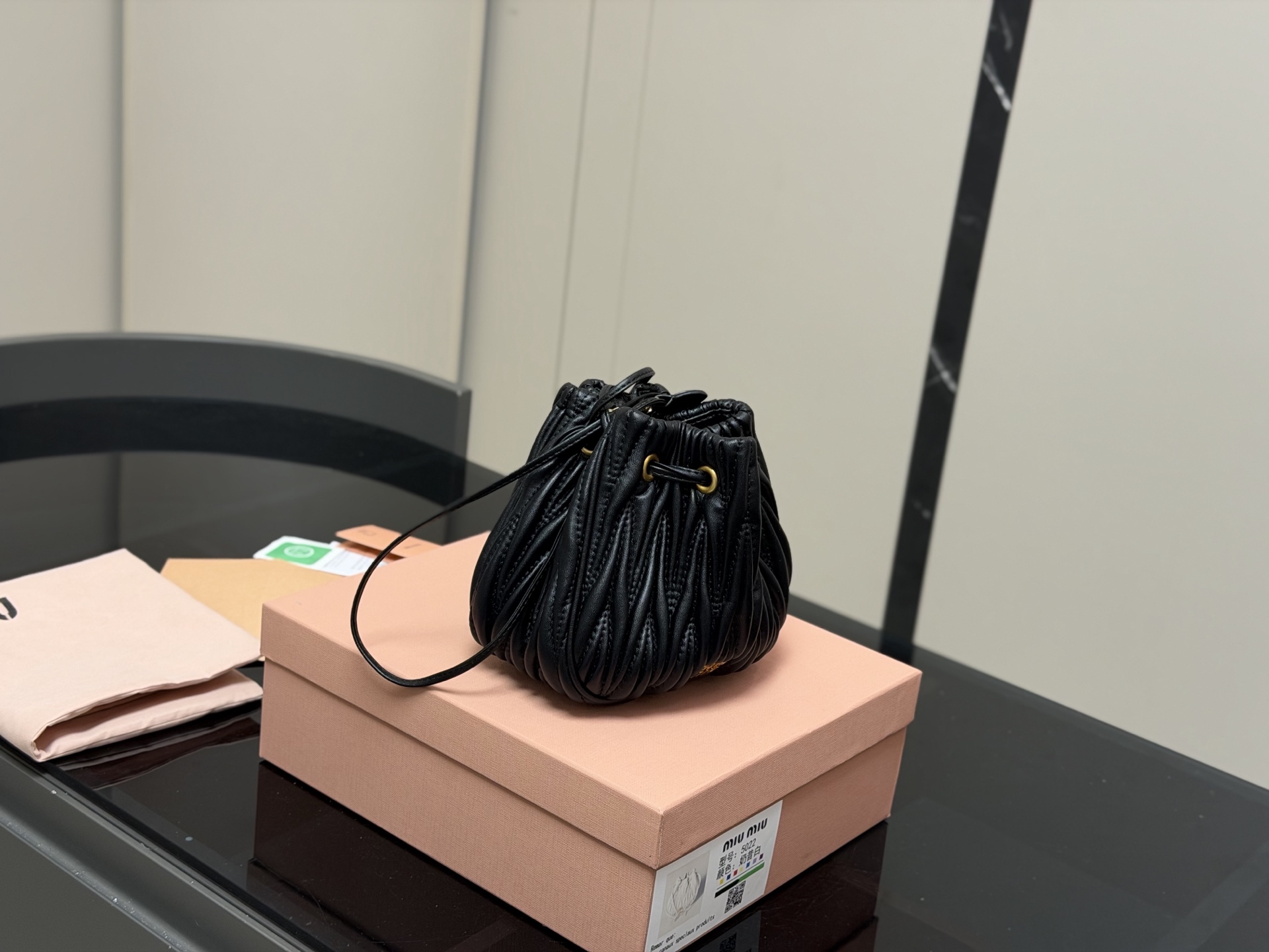 ¥255 Comes With Box | | 𝗠𝗶𝘂𝗠𝗶𝘂 Small Folded Sheepskin Lucky Bag | Soft And Full, So Cute | Lambskin Drawstring Design | Can Be Carried By Hand Or Hung On A Large Bag | Matched With Retro Hardware, Full Of High-end Feel | Don’t Be Too Fragrant When Going Out For A Walk | Size: 16.16cm