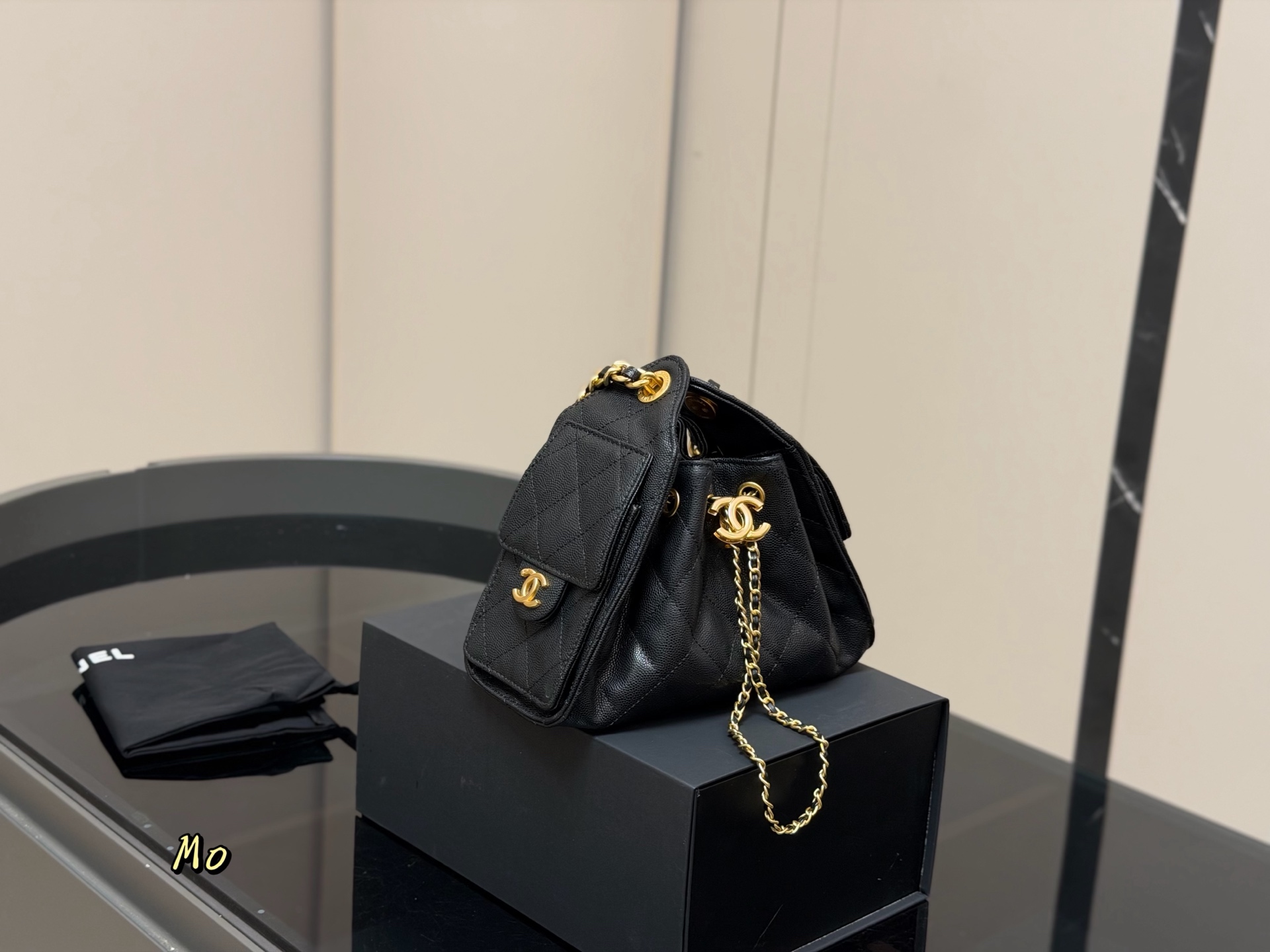 ¥375 With Folding Box | | Chanel 25s Hobo Mini Is A Must-have | This Year's Chanel 25s Series Is So Beautiful... | This Hobo Is A Small Size, Which I Personally Think Is More Everyday | The Texture Of Caviar Is Not So Heavy But Very Delicate | It Is Also More Wear-resistant A Must-have Item For Fashionistas | Size: 22.15cm, Enough For Daily Outings