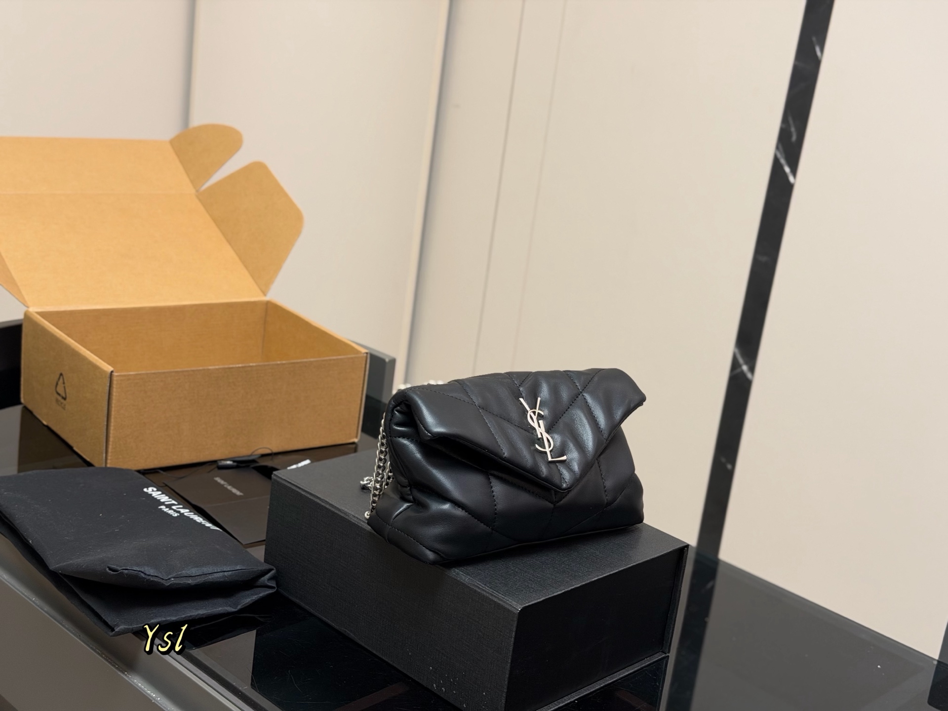 ¥218 With Folding Box And Airplane Case | | Size: 23.14cm |