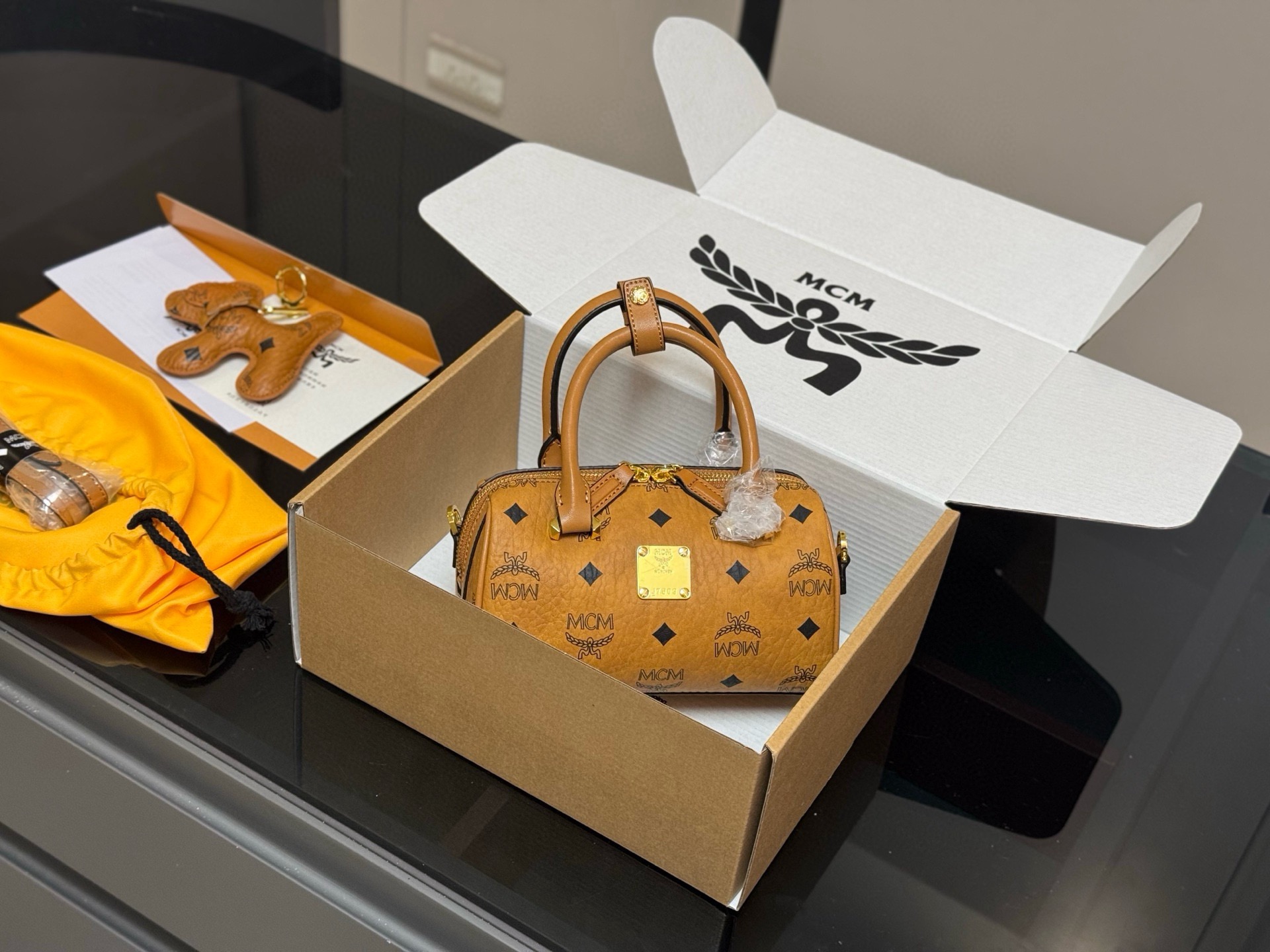 _dro9s-Y_p_71LoidF1mY8lxAYH3YG_lcjj-az2w