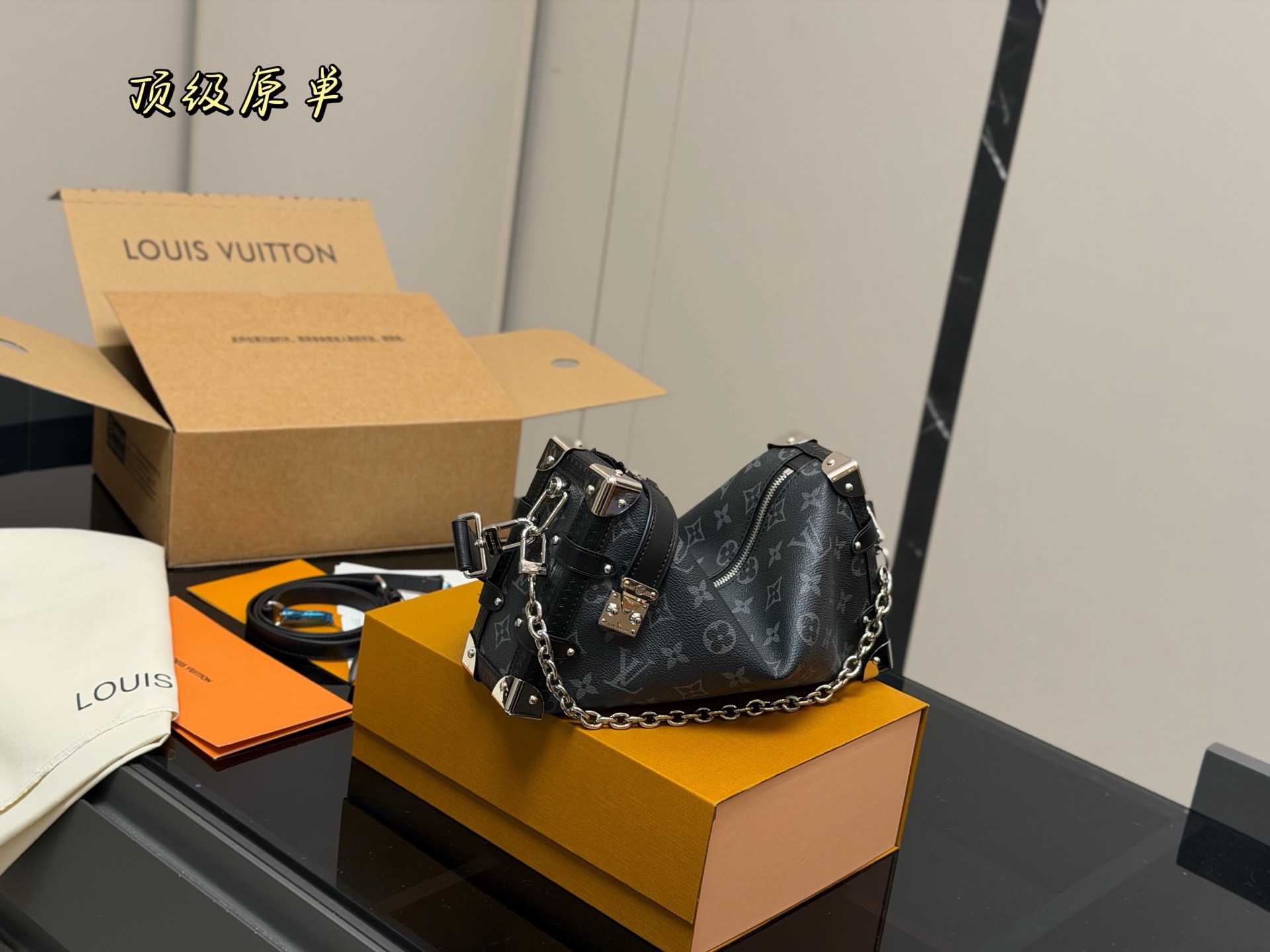 ¥390 Folding Box Airplane Box | | Size: 28 15cm | Super Time And Space Hot Style | Lv Wang's New Style Bag | Horizontal Version Gu Ailing, You Must Buy It | Super Stylish Upupup | Search Lv Soft Box Box