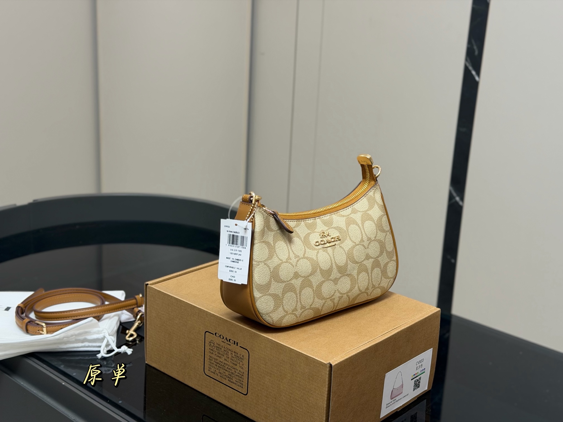 With box upgraded version size: 24*13*7cm Coach Teri underarm bag Hardware upgraded again, the ceiling of underarm bag …