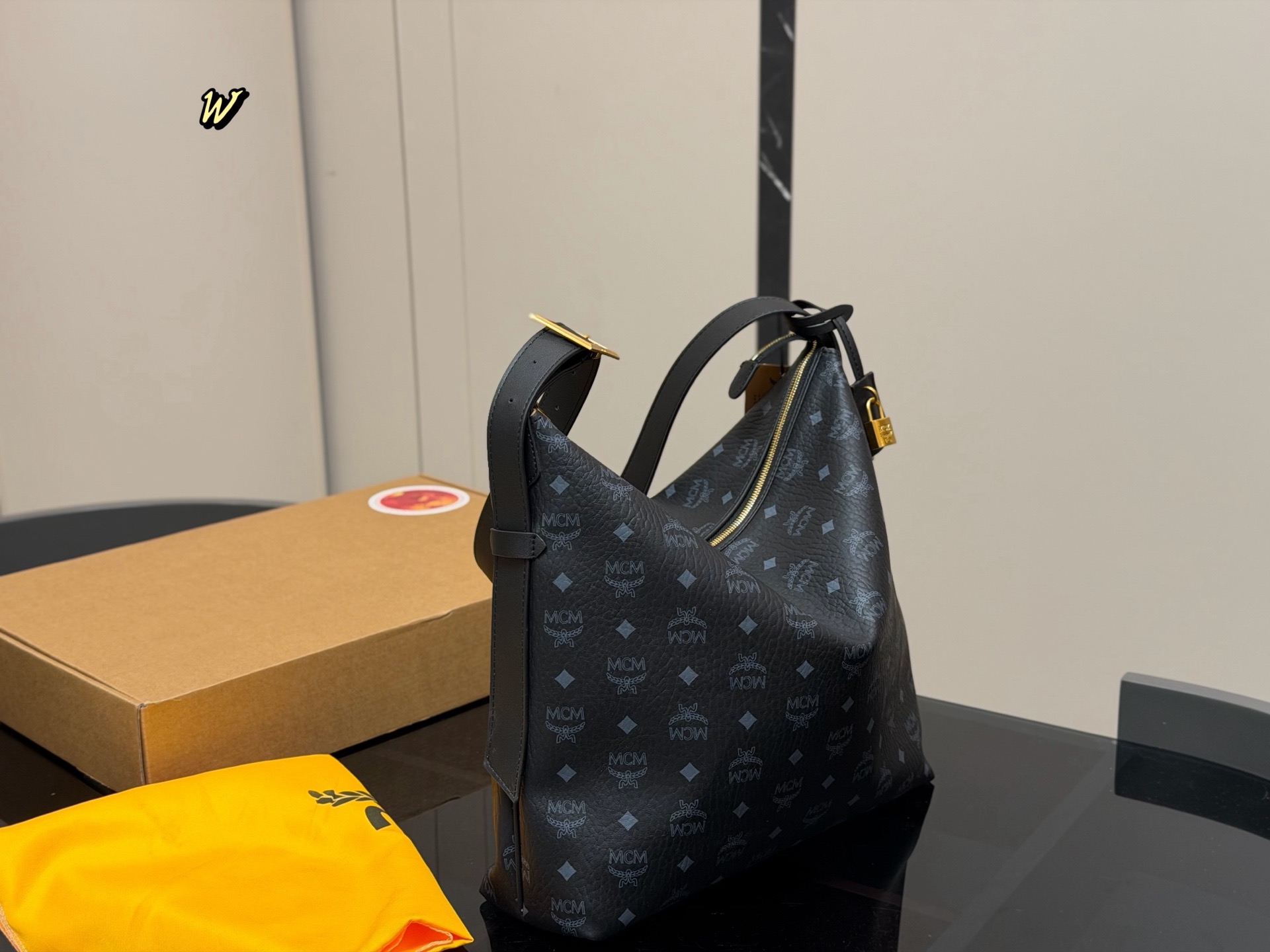¥180 caja de avión tamaño: 35.33cm bolso de cuerno MCM, nuevo producto, original! Hecho en Qingdao, primer lanzamiento …