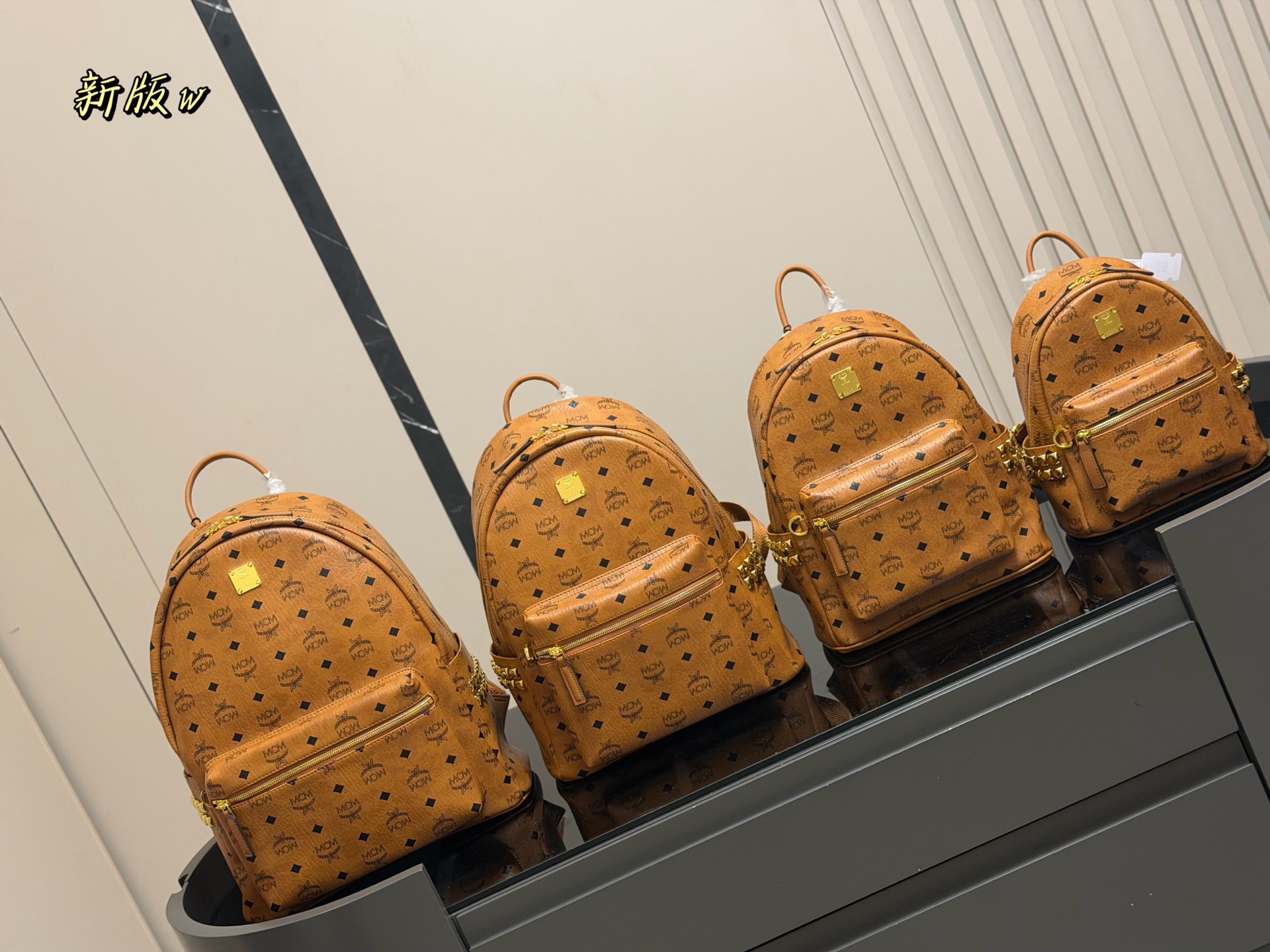 ¥145 ¥155 ¥165 ¥175 MCM mochila clásica 🎒 tridimensional y natural, corte con patrón simétrico, con el eje c…