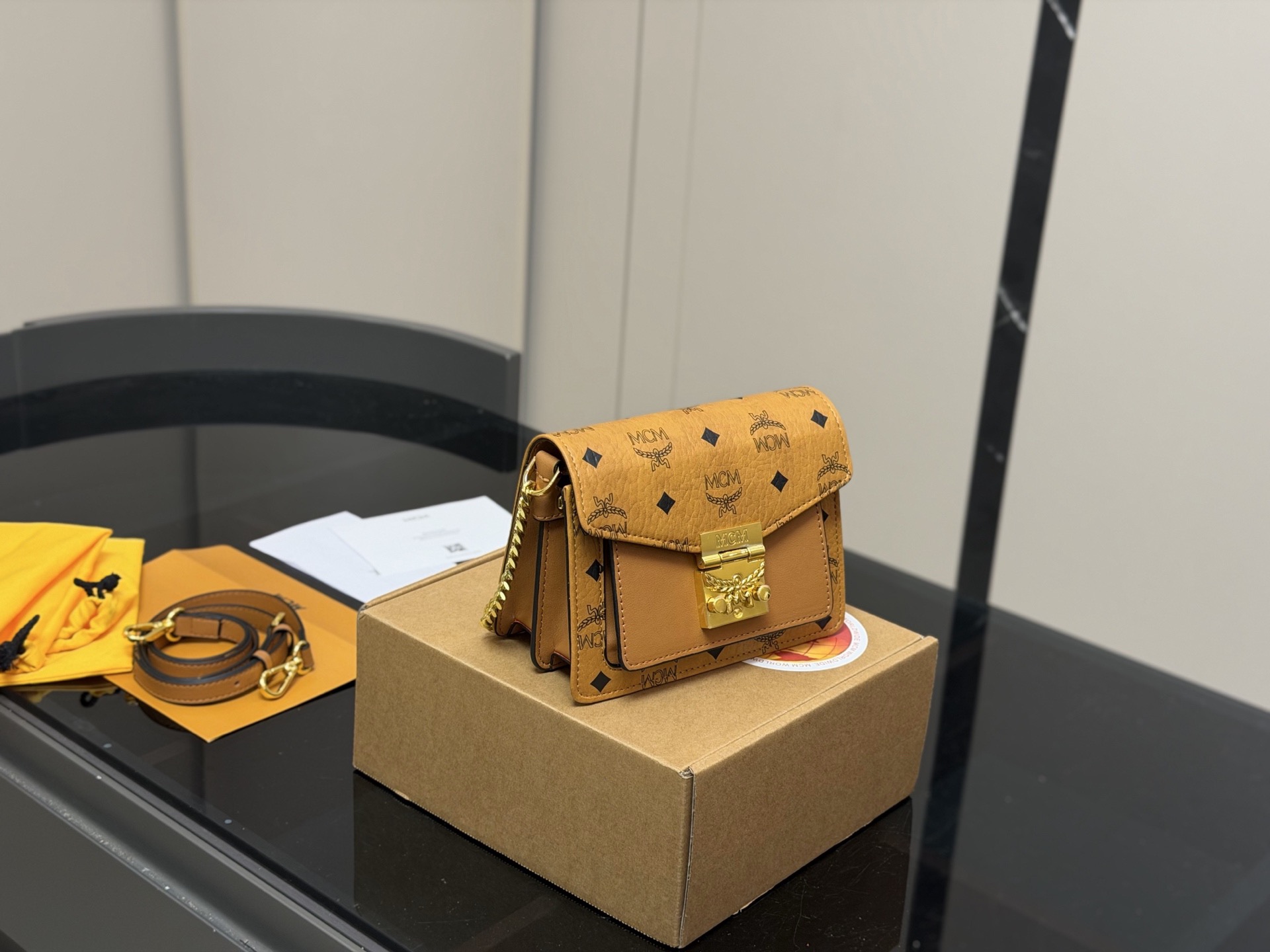 ¥150 Caja de avión, tamaño: 18*13cm 【MCM bolso acordeón original】 Qingdao. Original. Réplica: ¡idéntico! La r…