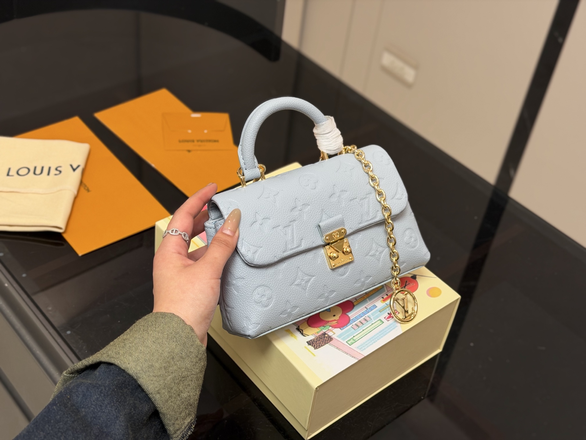 ¥155 Mini, con caja, tamaño: 21*11cm Lv nano madeleine, el regreso de la mini Madeleine, bolso princesa, con dos cadena…