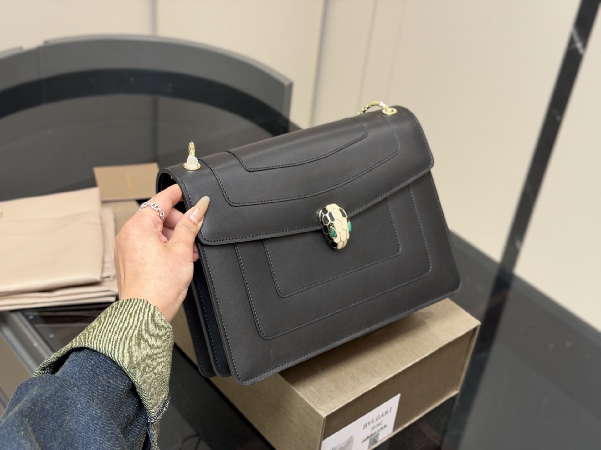 ¥265 con caja plegable, tamaño: 27.16 cm, Bvlgari clásico, calidad de piel de vacuno 🐂🐂, cierre de cabeza d…