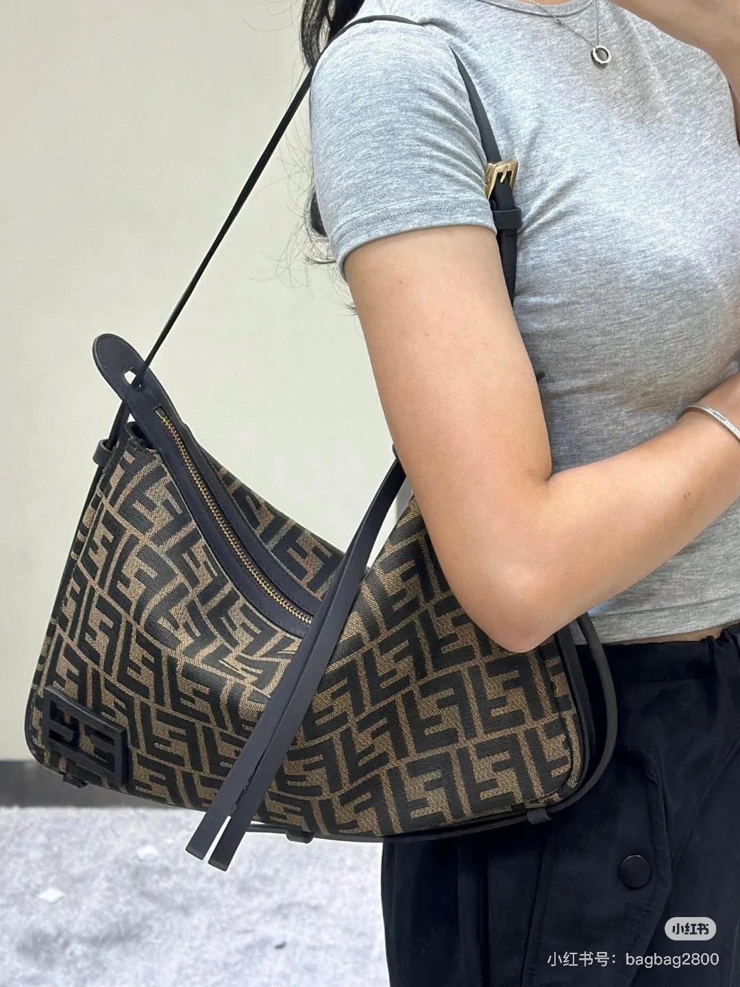 Alternative view of Handbag 12656