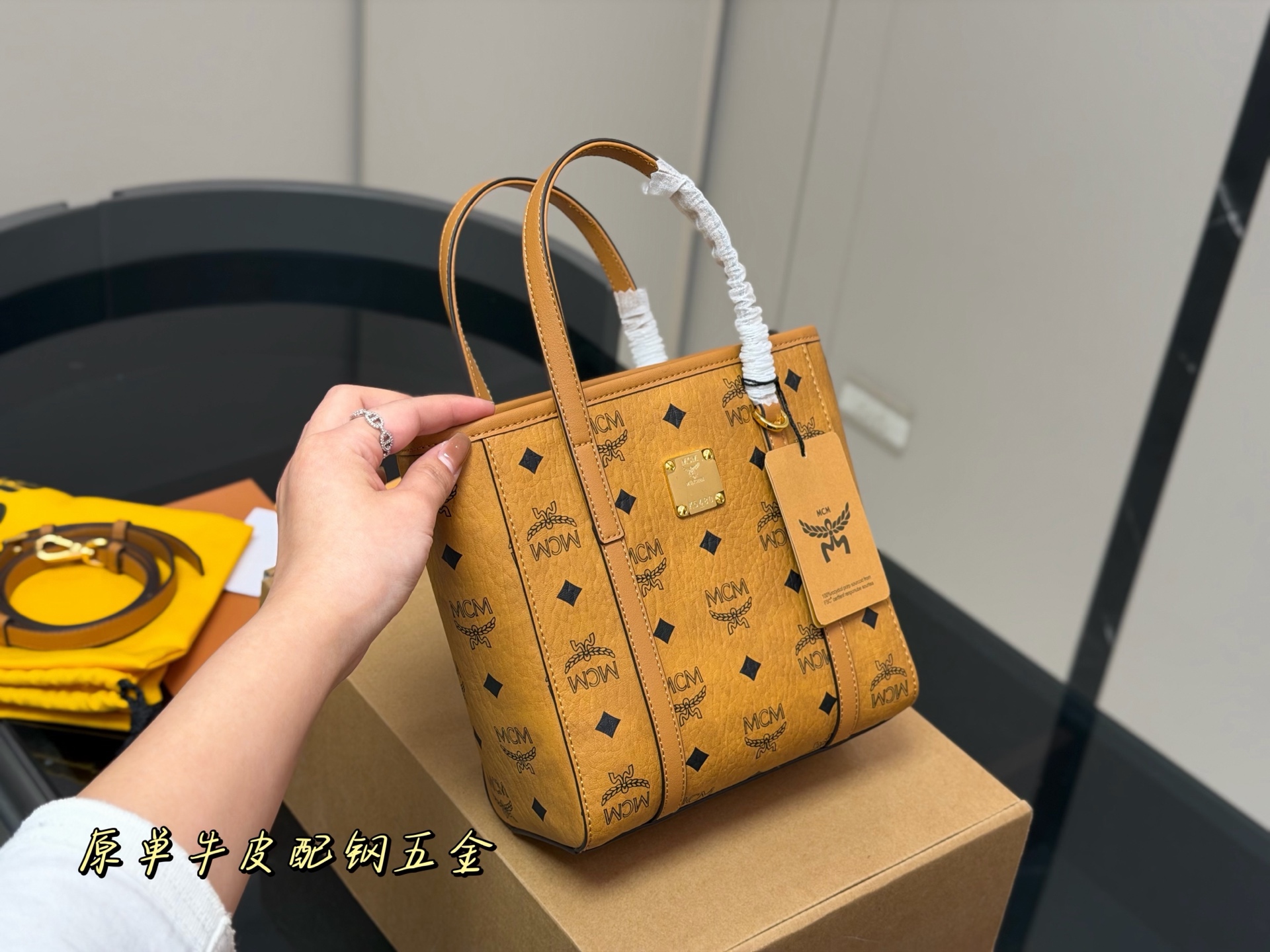 ¥190 con caja de avión, primera calidad original, tamaño: 20*19cm, nuevo MCM cesta, ¡original! ¡original! Jug…