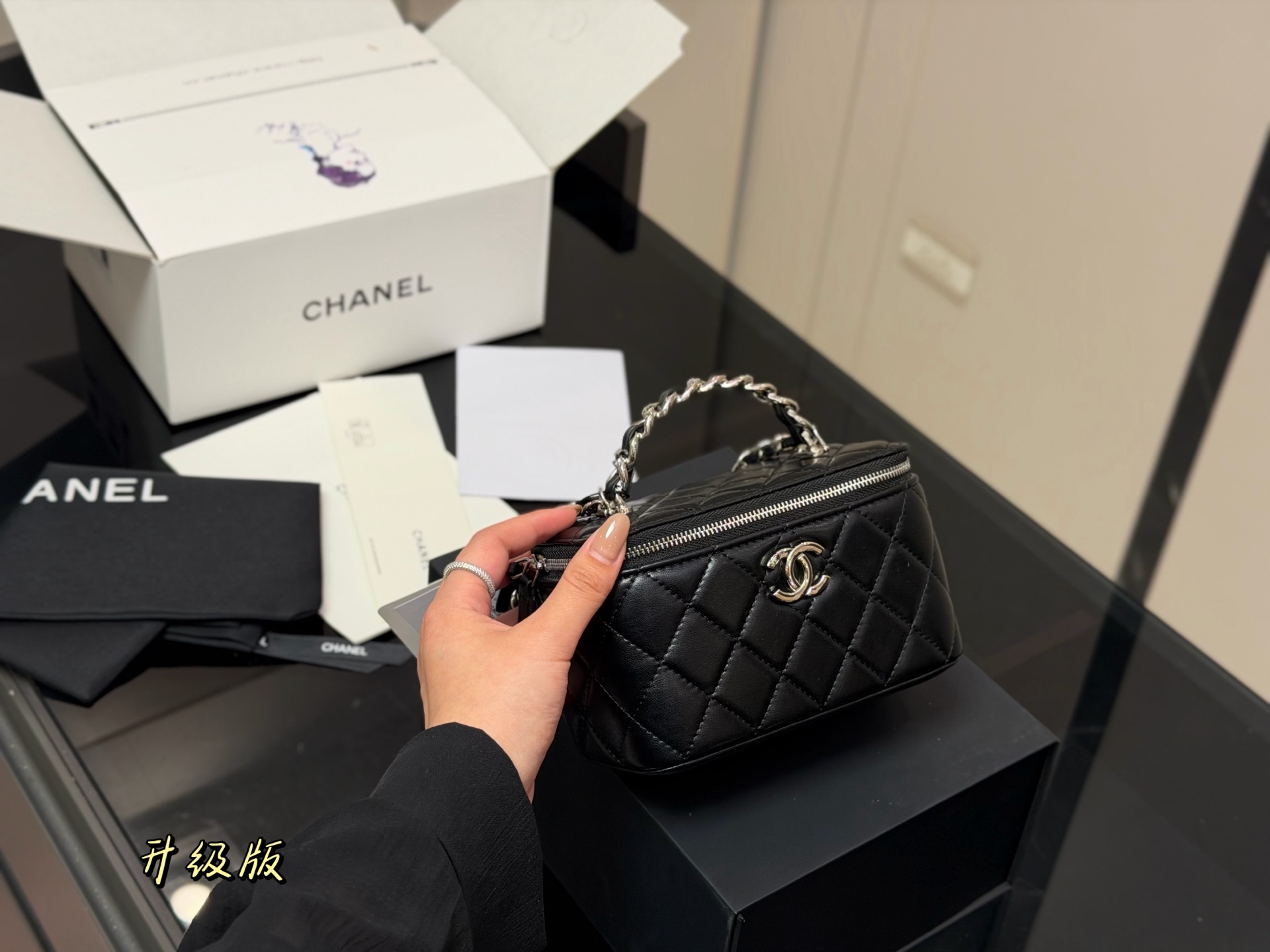 ¥270 Comes With Folding Box And Airplane Case | | Upgraded Quality / | Size: 17.11cm | Chanel 26 Series | Small Makeup Box With Handle | Open To Touch Up Makeup When Out On The Street | Close To Adjust The Style