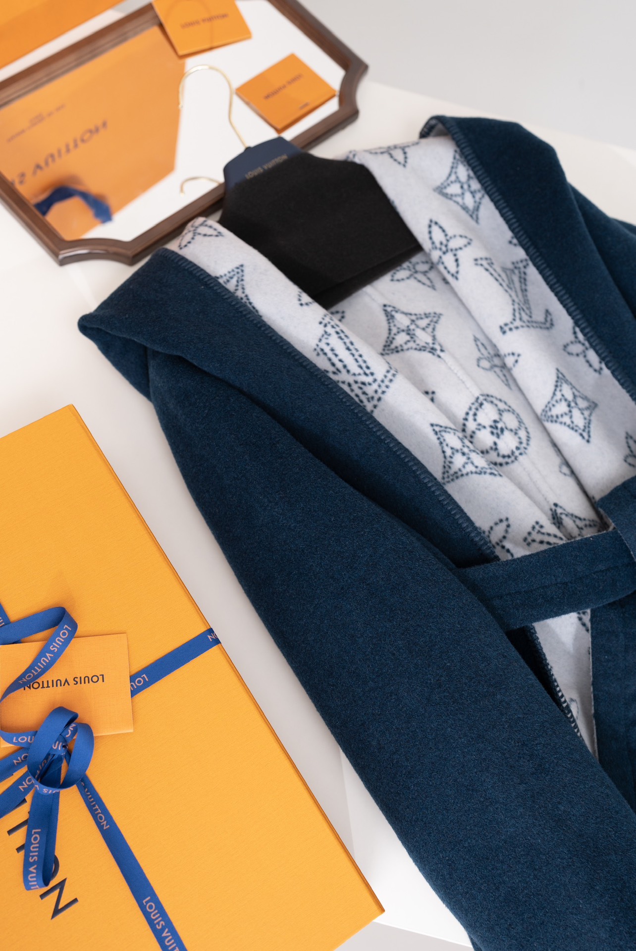 Elegant Monogram Wool Coat - Classic Double-Faced Wrap Overcoat for Women 4 i1724346352 1740 4