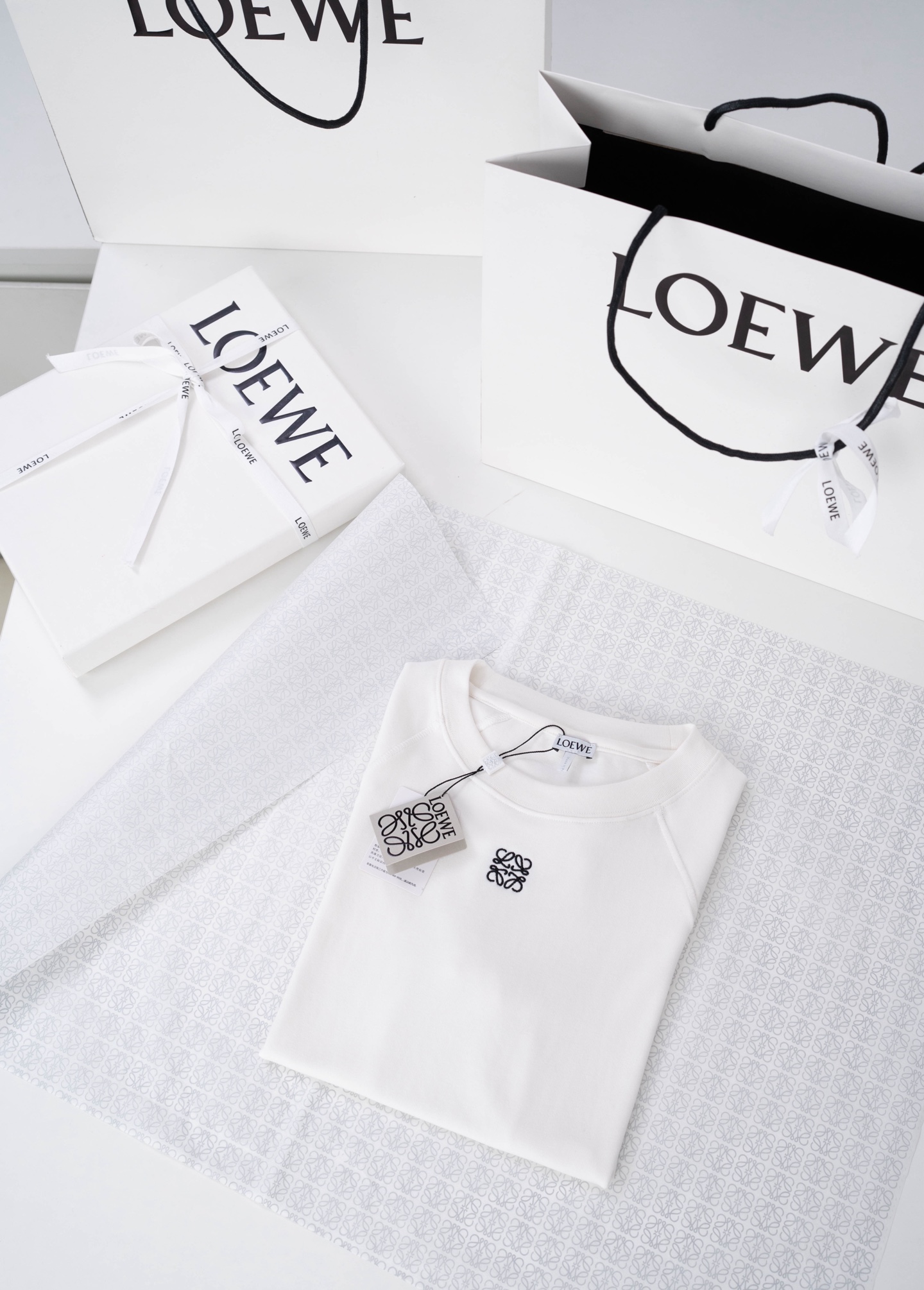 Футболка женская LOEWE хлопок белая с логотипом