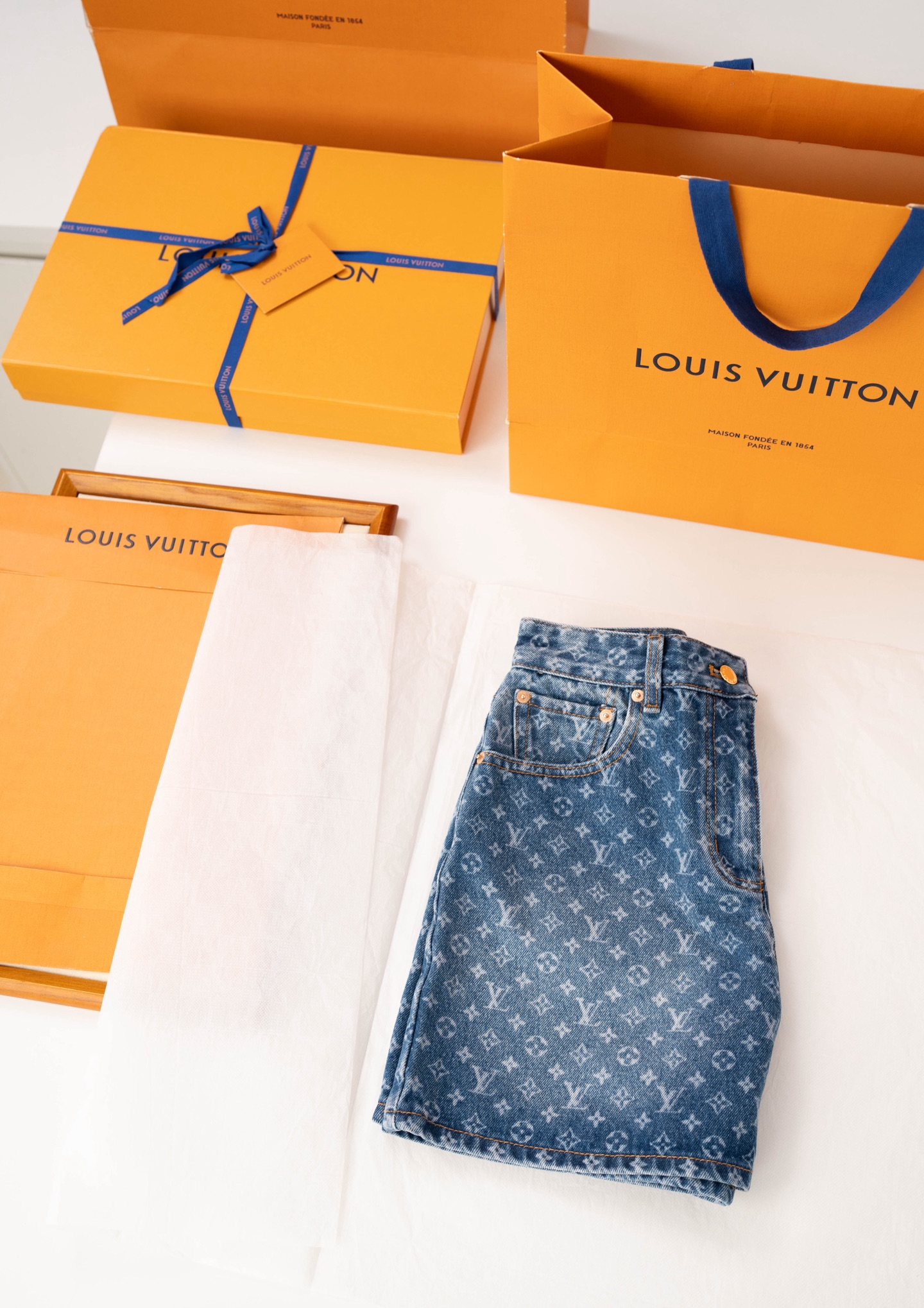 Джинсовая юбка Louis Vuitton с монограммой