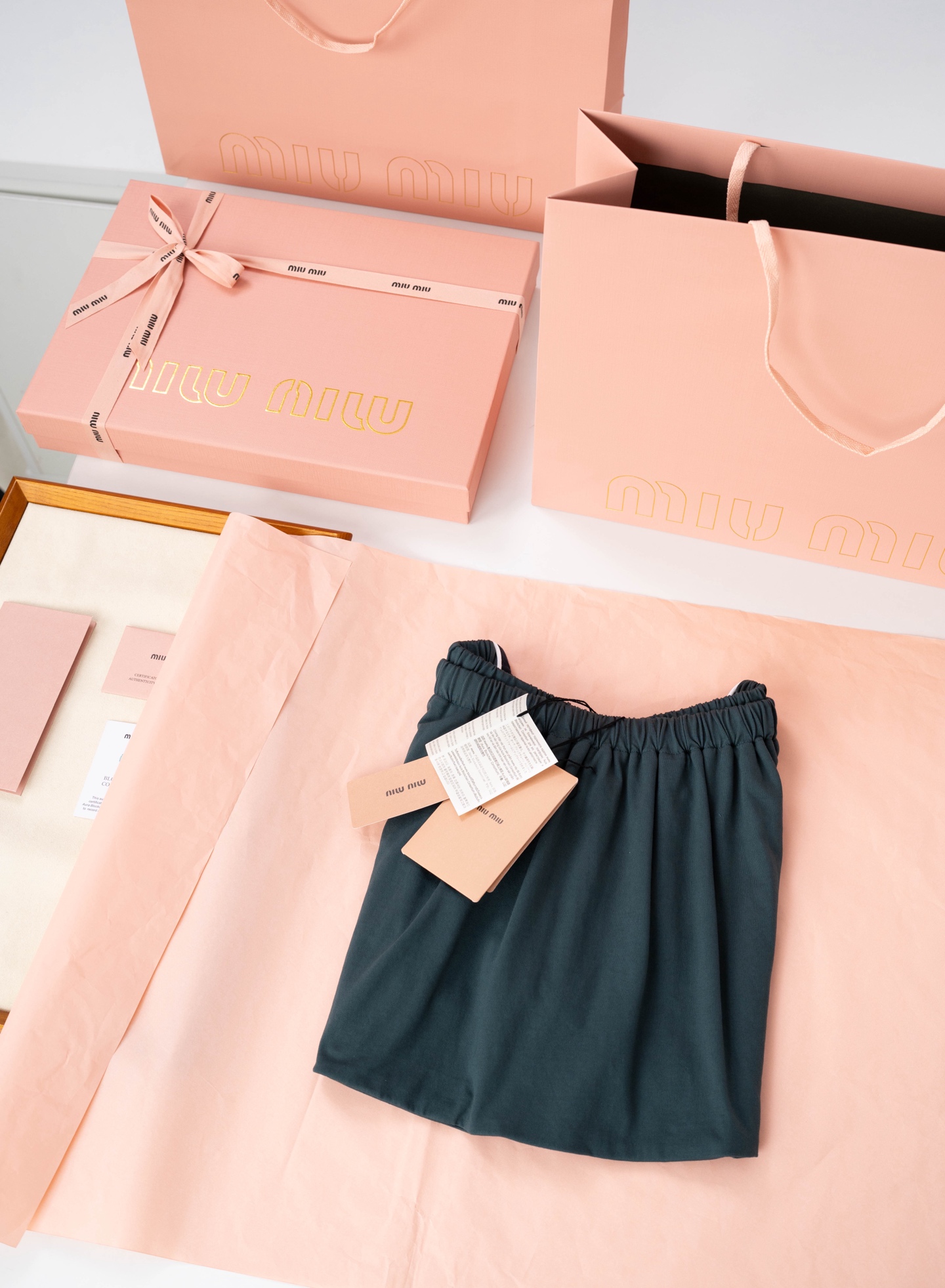 Зеленая юбка спортивного стиля Miu Miu