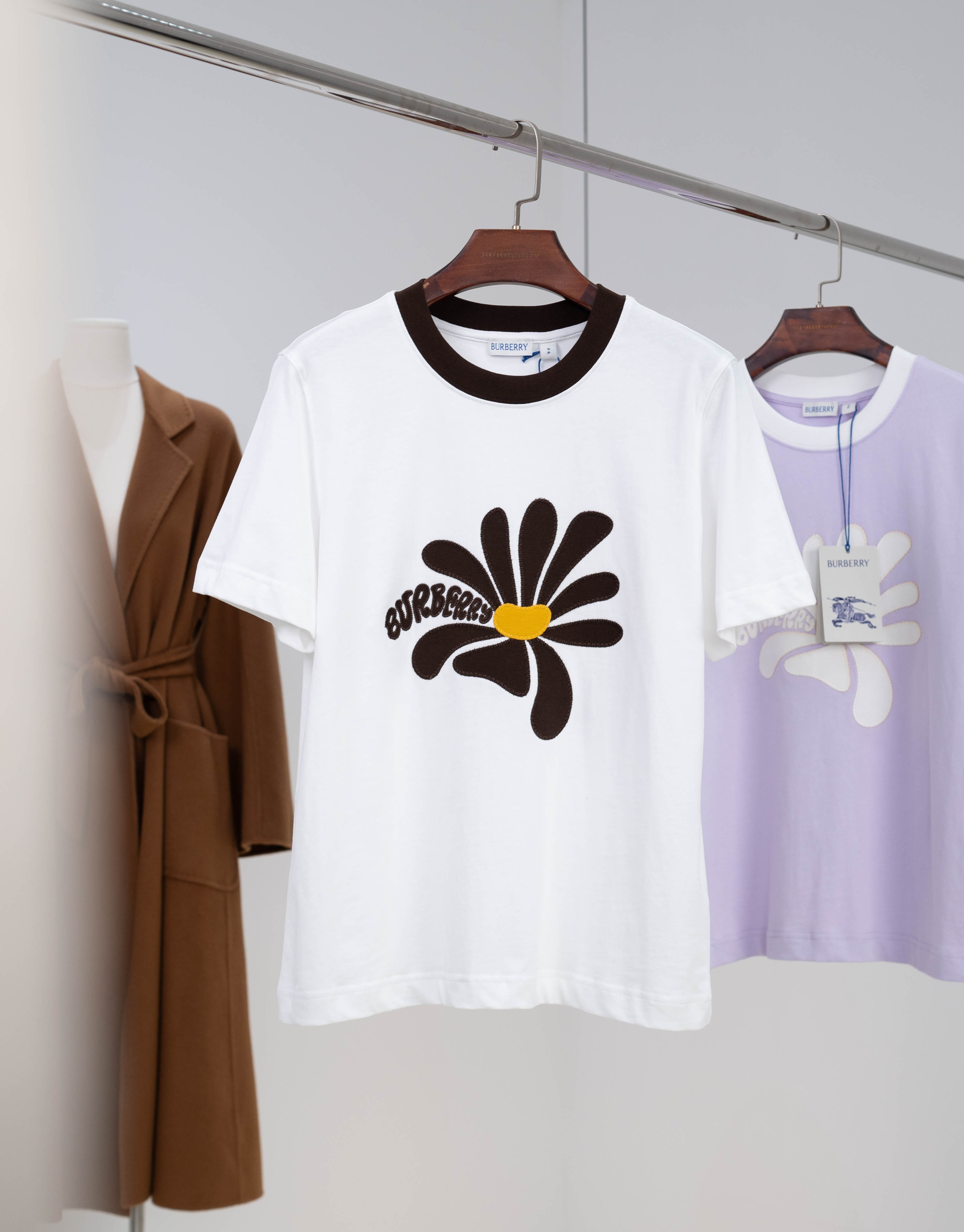 Футболка Burberry с принтом цветка