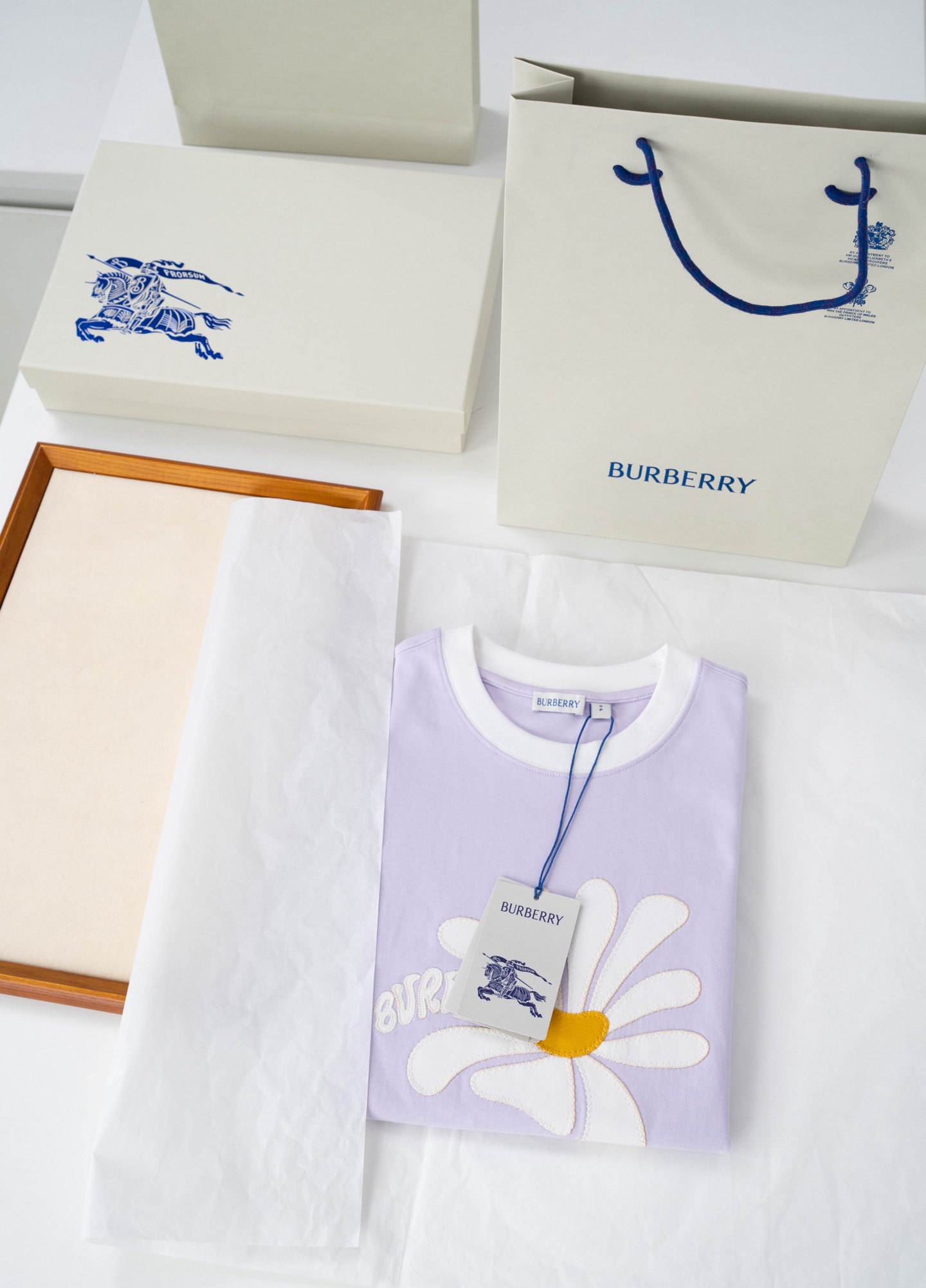 Футболка Burberry с принтом ромашки