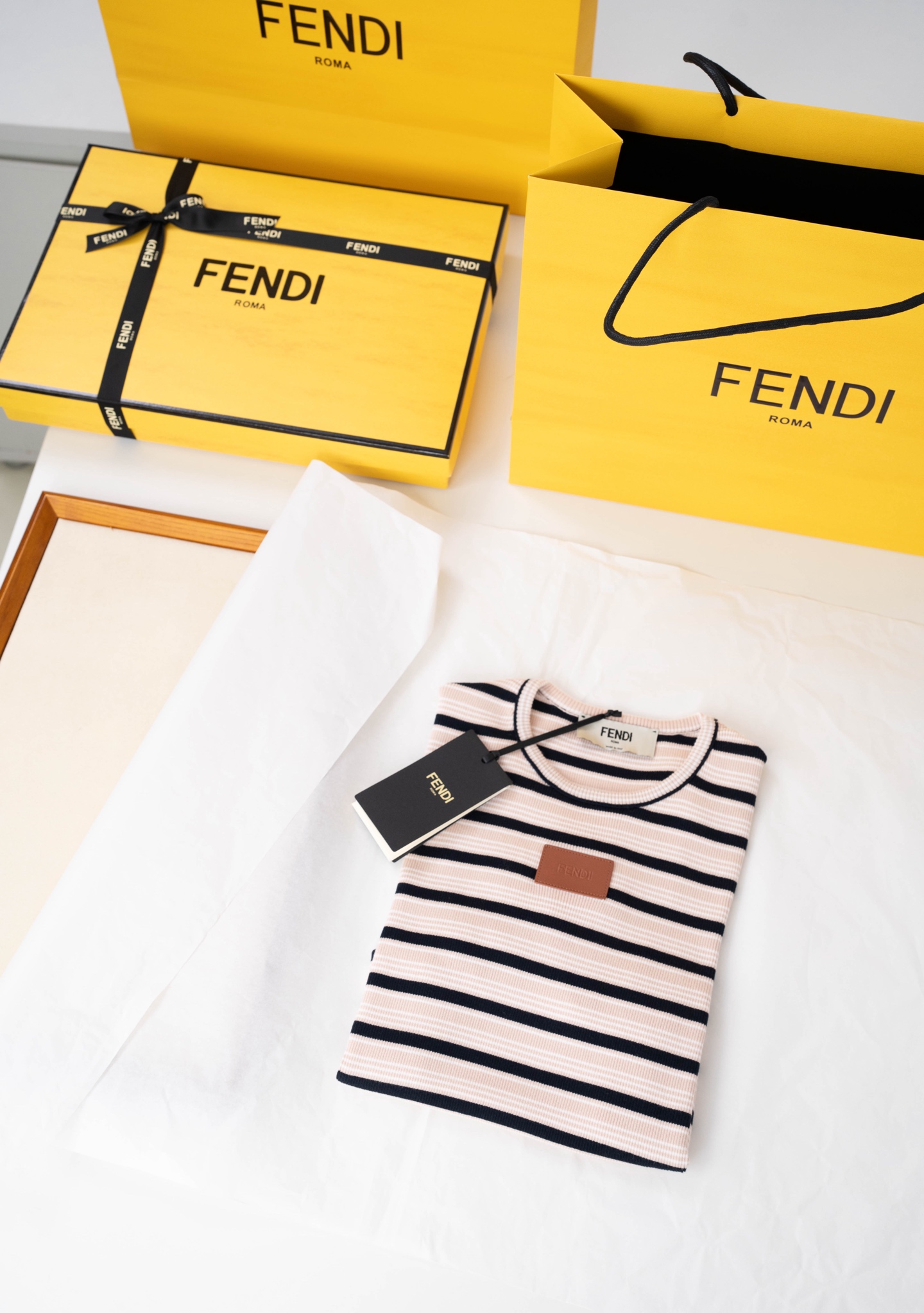 Женский топ Fendi с полоской