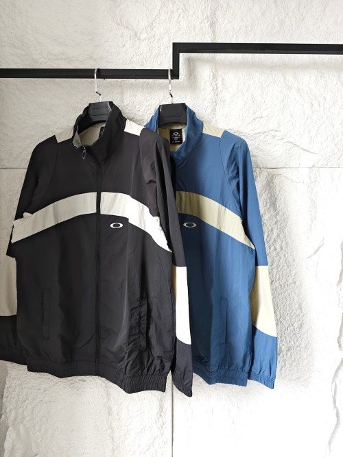 Oakley Lightweight Windbreaker Jacket - Stylish, Comfortable, and Versatile 1 Oakley Lightweight Windbreaker Jacket - Stylish, Comfortable, and Versatile