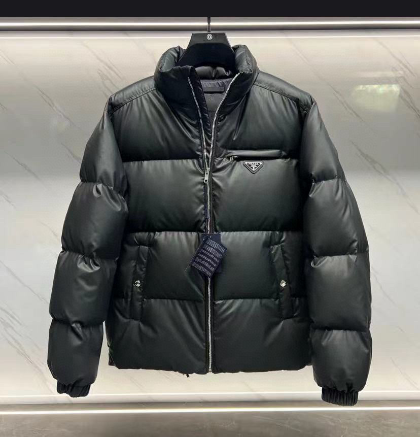 NO:626221,390 Get to know a brand every day | PRADA Prada gets to know a brand every day | PRADA Prada Today I will introduce you to the brand that comes from Prada (PRADA), a high-end brand in Milan, Italy. Sisters, it’s a bonus. Brand name: PRADA (PRADA) 2 Abbreviation: PRADA 3 Chinese name: Prada Founding time: 1913 5 Nationality: Italy 6 Founder: Mario Prada 7 Positioning: high-income, fashionable, independent, simple and elegant urbanites  8 grade: high-end brand 9 design style: simple, calm, fashionable trend 10 brand concept: When the luxurious luxury decorationism of spring and summer is coming again, Prada design style suddenly made a 180-degree change - restored to simple and comfortable style. Since the late 1970s, Miuccia  After taking over Prada, she also began to add a little fashion design. Until the late 1980s, Prada was still an Italian brand specializing in leather goods in everyone's mind. But in the 'minimalist' style of the 1990s, Miuccia was good at  The simple and calm design style has become the mainstream of clothing. Therefore, the clothing designed by Prada, which often uses 'uniform' as inspiration, has become one of the representative symbols of minimalist fashion,,miumiu,prada,prada,alexander  wang19860909390 每天认识一个品牌|PRADA 普拉达每天认识一个品牌|PRADA 普拉达 今天带大家认识品牌是源自于意大利米兰普拉达(PRADA)高档品牌姐妹们很加分哦 品牌名称:普拉达(PRADA)2简称:PRADA3中文名称:普拉达创立时间:1913年5国籍:意大利 6创始人:马里奥·普拉达(Mario Prada) 7定位:高收入,时尚、崇尚独立、简洁、优雅的都市人 8档次:高档品牌 9设计风格:简洁、冷静、时尚潮流 10品牌理念: 当来季春夏奢华的奢华装饰主义又正来势汹汹之时, Prada设计风格忽然来了个一百八十度大转变-还原为简约舒适风格.自七十年代末期,Miuccia 接手掌管了Prada后,也开始加入少许的服装设计.一直到八十年代末期,Prada在大家心目中都还是一个专门出产皮件的意大利品牌.但在九十年代的“崇尚极简”风中,Miuccia所擅长的简洁、冷静设计风格成为了服装的主流,因此经常以“制服”作为发灵感的Prada所设计出的服装更成为极简时尚的代表符号之一,,miumiu,prada,prada,alexander wang,Men's clothing